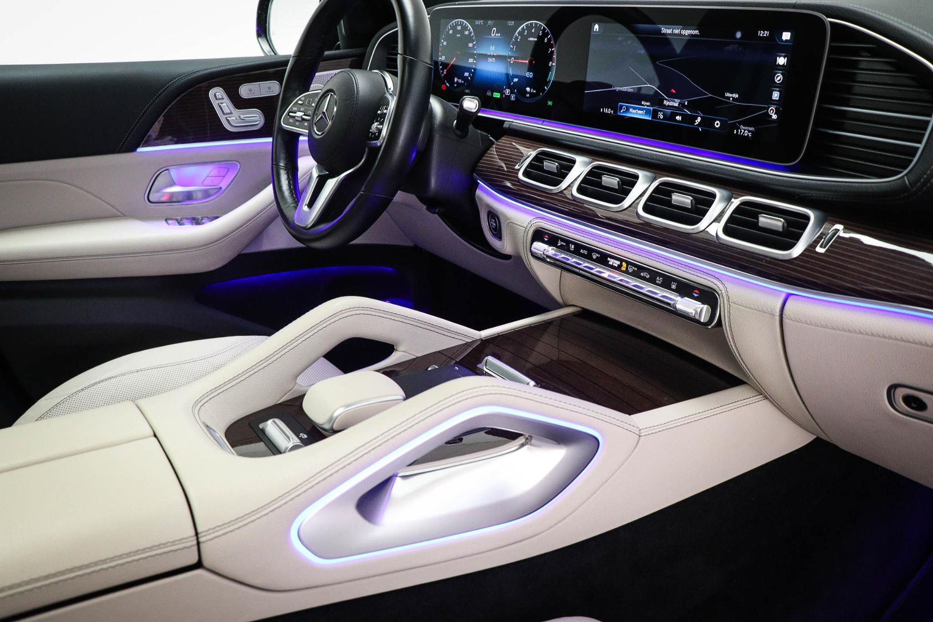 Mercedes-Benz GLE met kenteken KDJ-42-X – dashboard