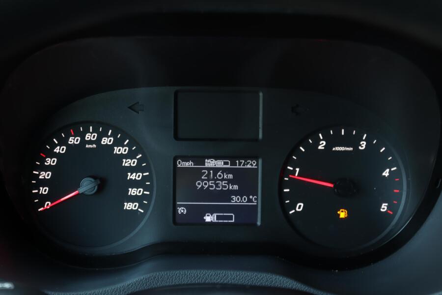 Mercedes-Benz Sprinter met kenteken VJL-31-X – dashboard