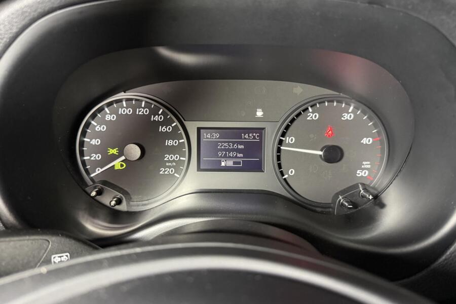 Mercedes-Benz Vito met kenteken V-697-SF – dashboard