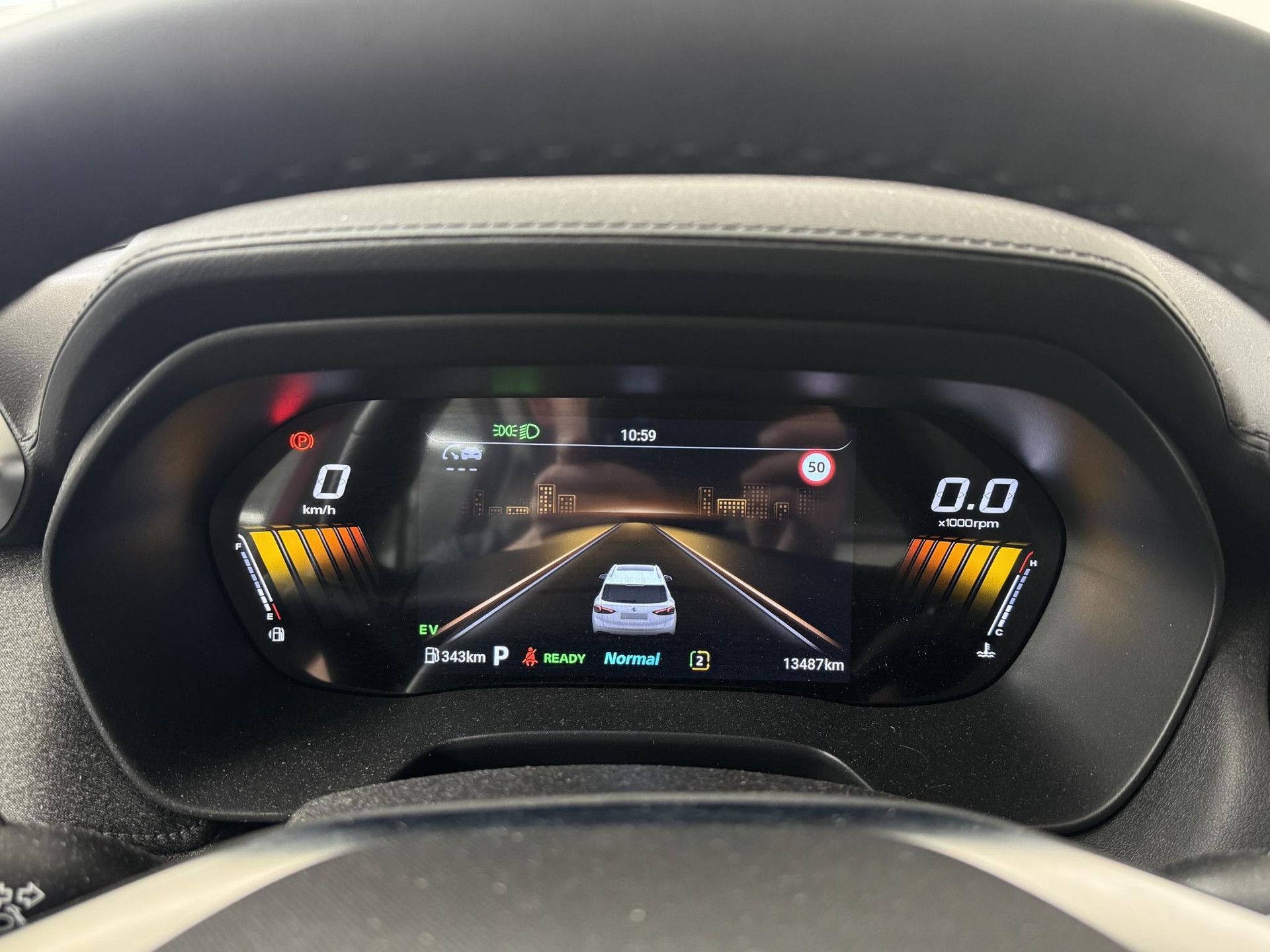 MG ZS met kenteken HLF-45-D – dashboard