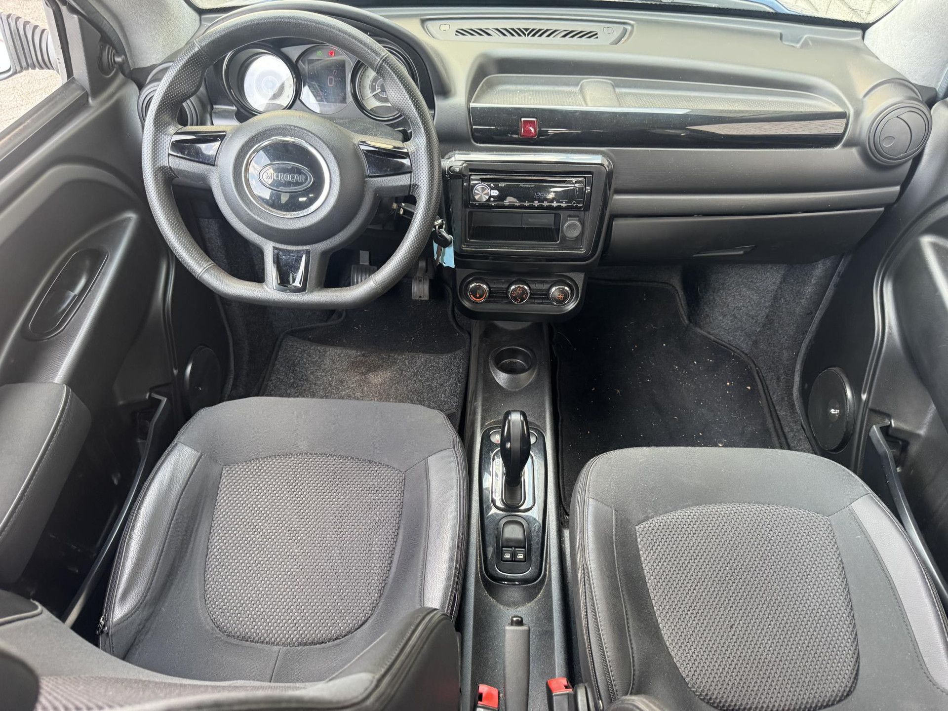 Microcar M.go met kenteken DVS-24-Z – interieur
