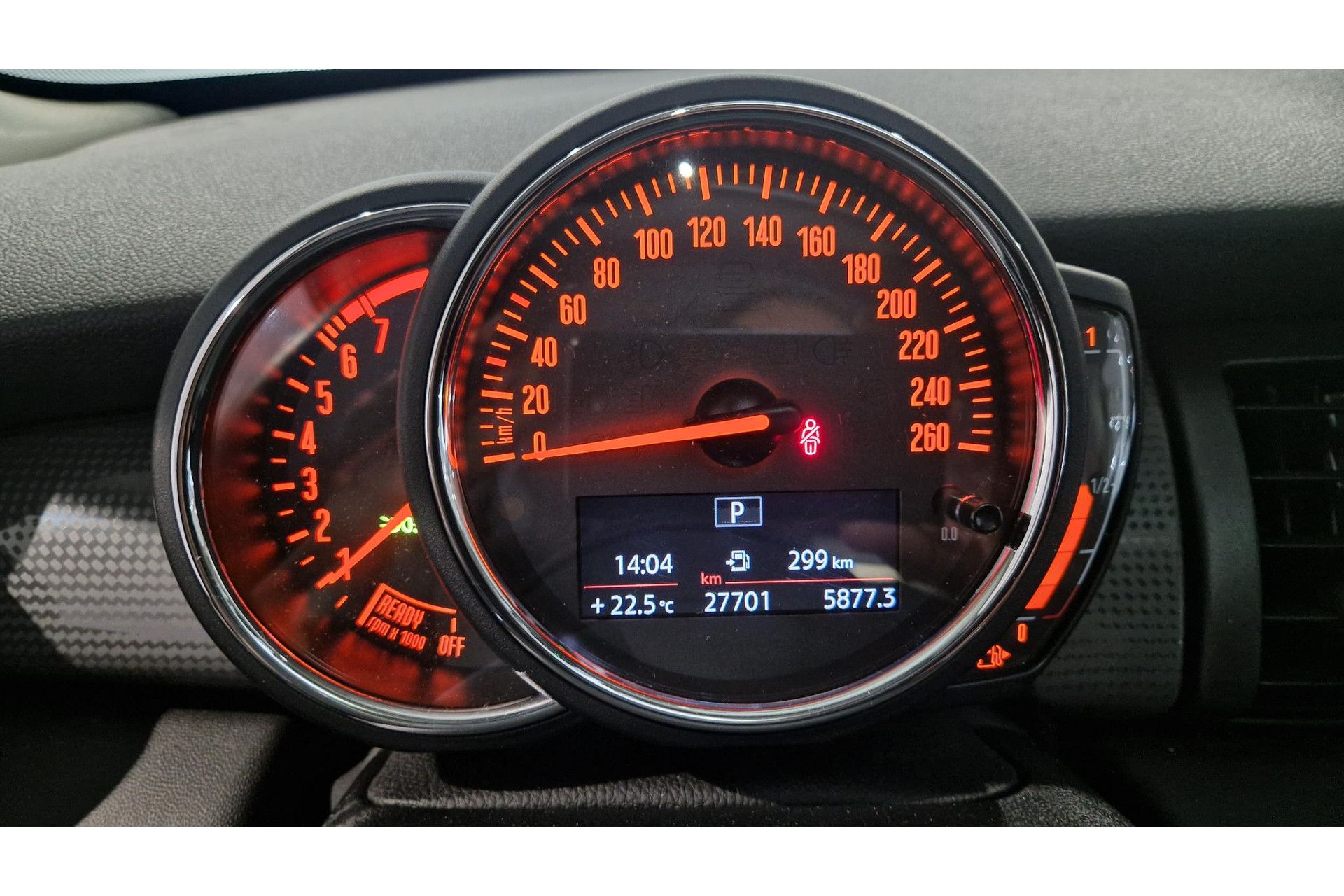 MINI 3-Deurs met kenteken K-638-TL – dashboard