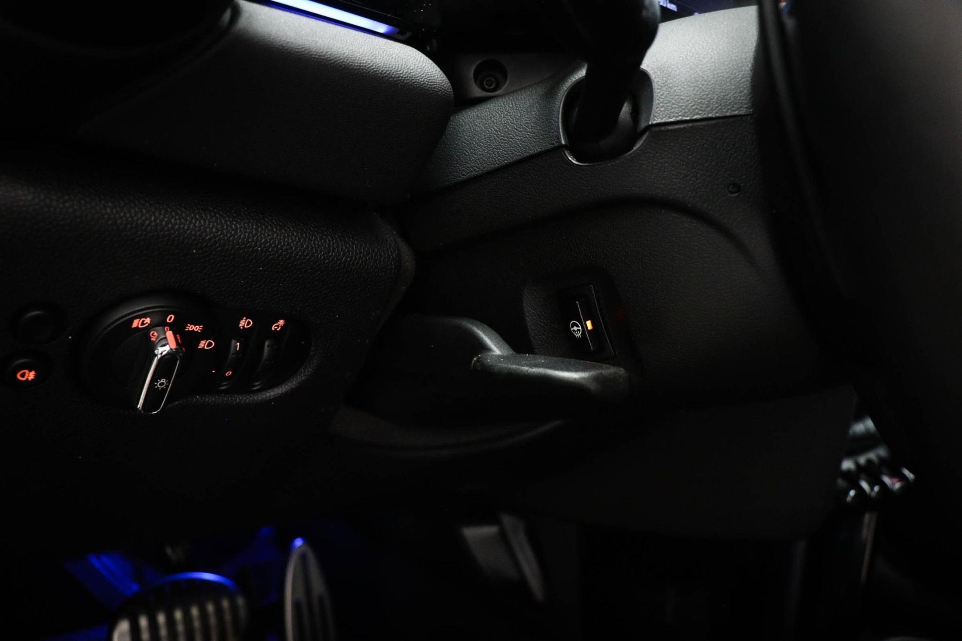 MINI 3-Deurs met kenteken Z-541-FT – dashboard