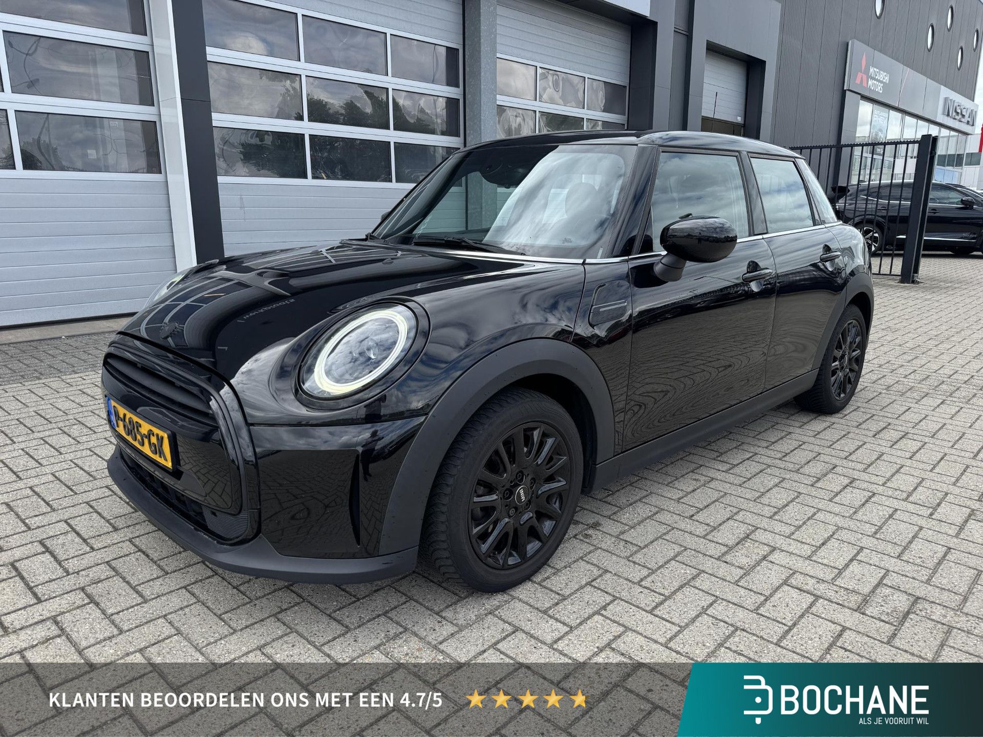MINI 5-Deurs met kenteken P-685-GK – vooraanzicht