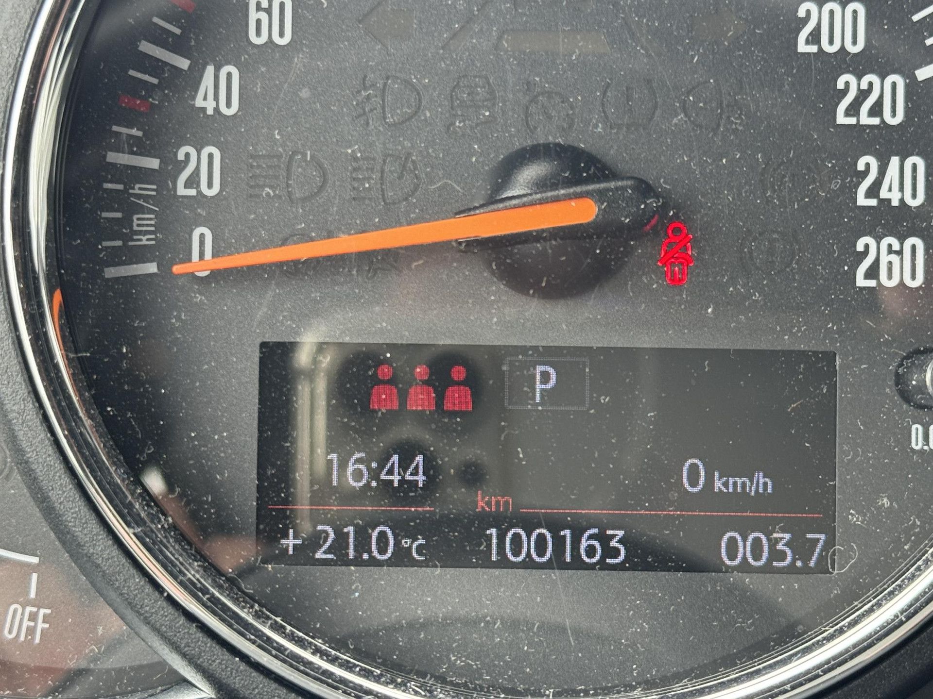 MINI 5-Deurs met kenteken P-685-GK – dashboard
