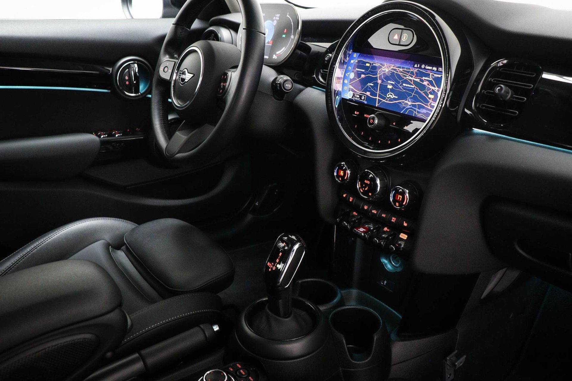 MINI 5-Deurs met kenteken P-749-VS – interieur