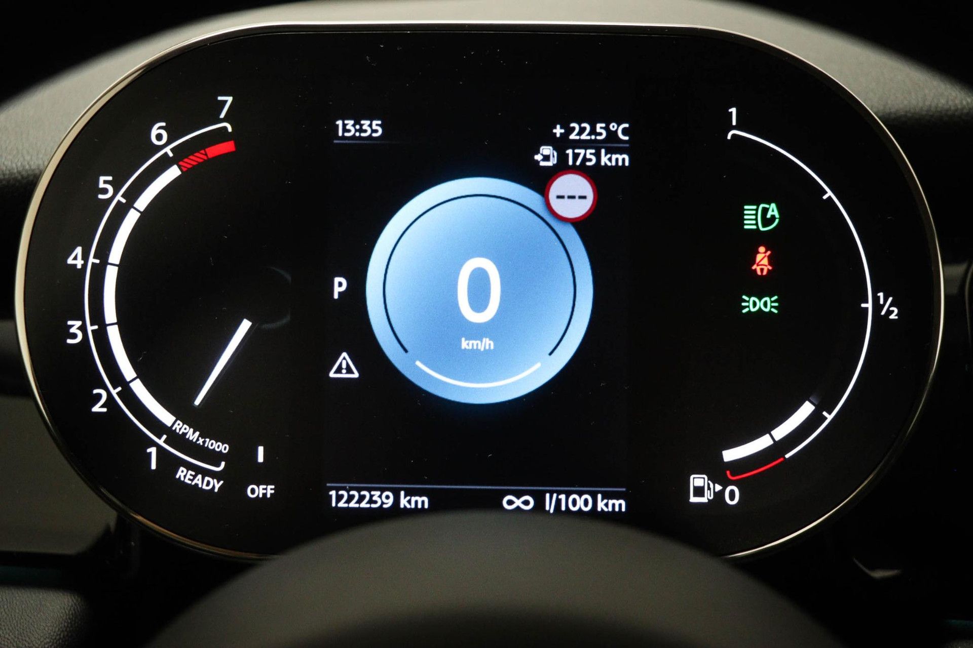 MINI 5-Deurs met kenteken P-749-VS – dashboard