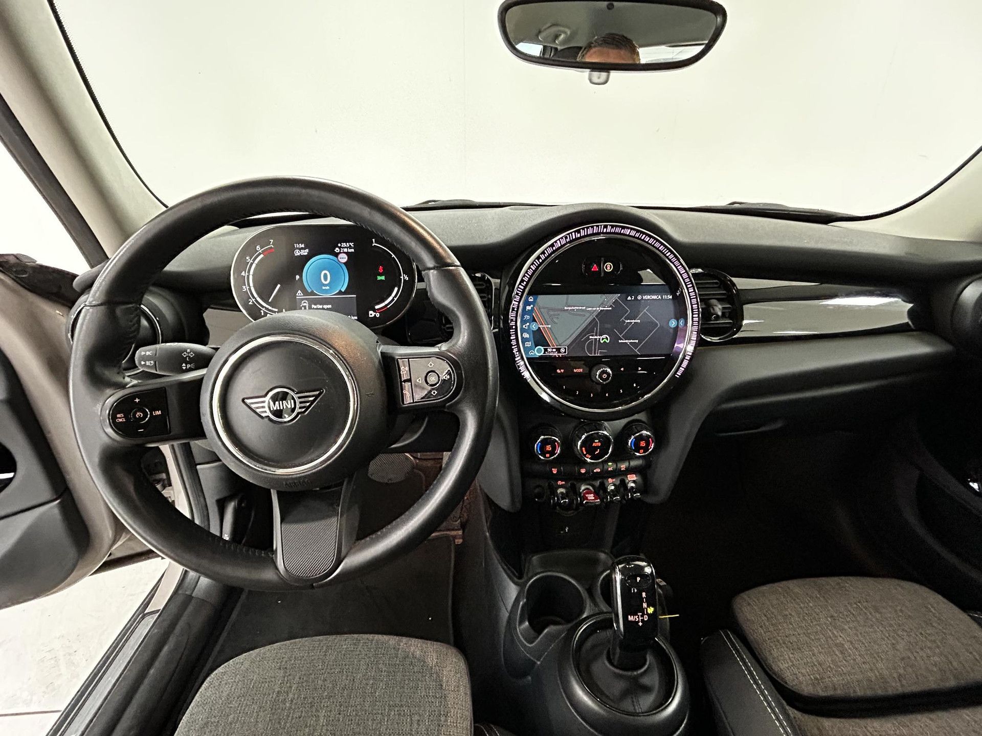MINI 5-Deurs met kenteken P-864-XN – interieur