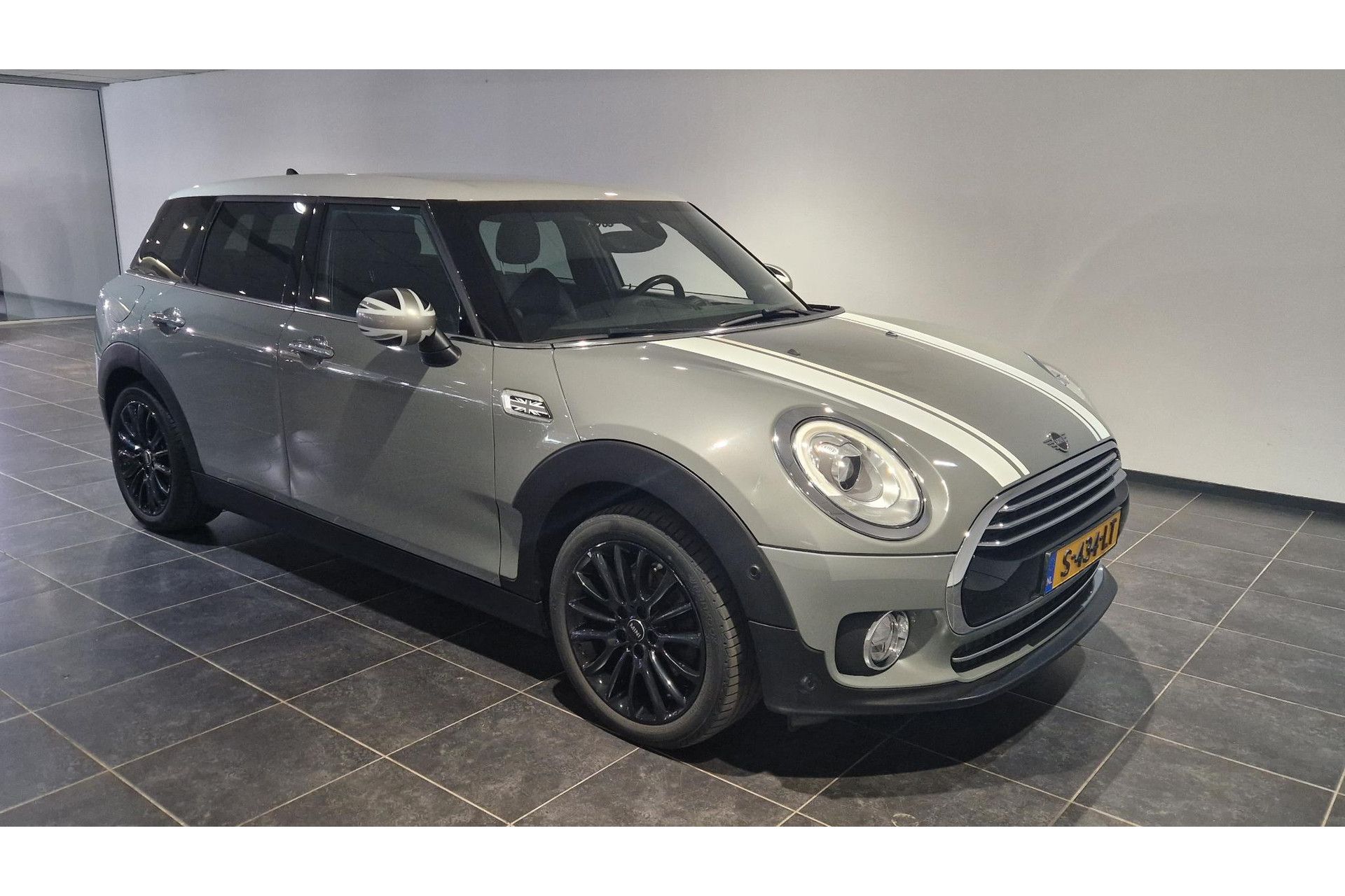 MINI Clubman met kenteken S-434-LT – detailfoto
