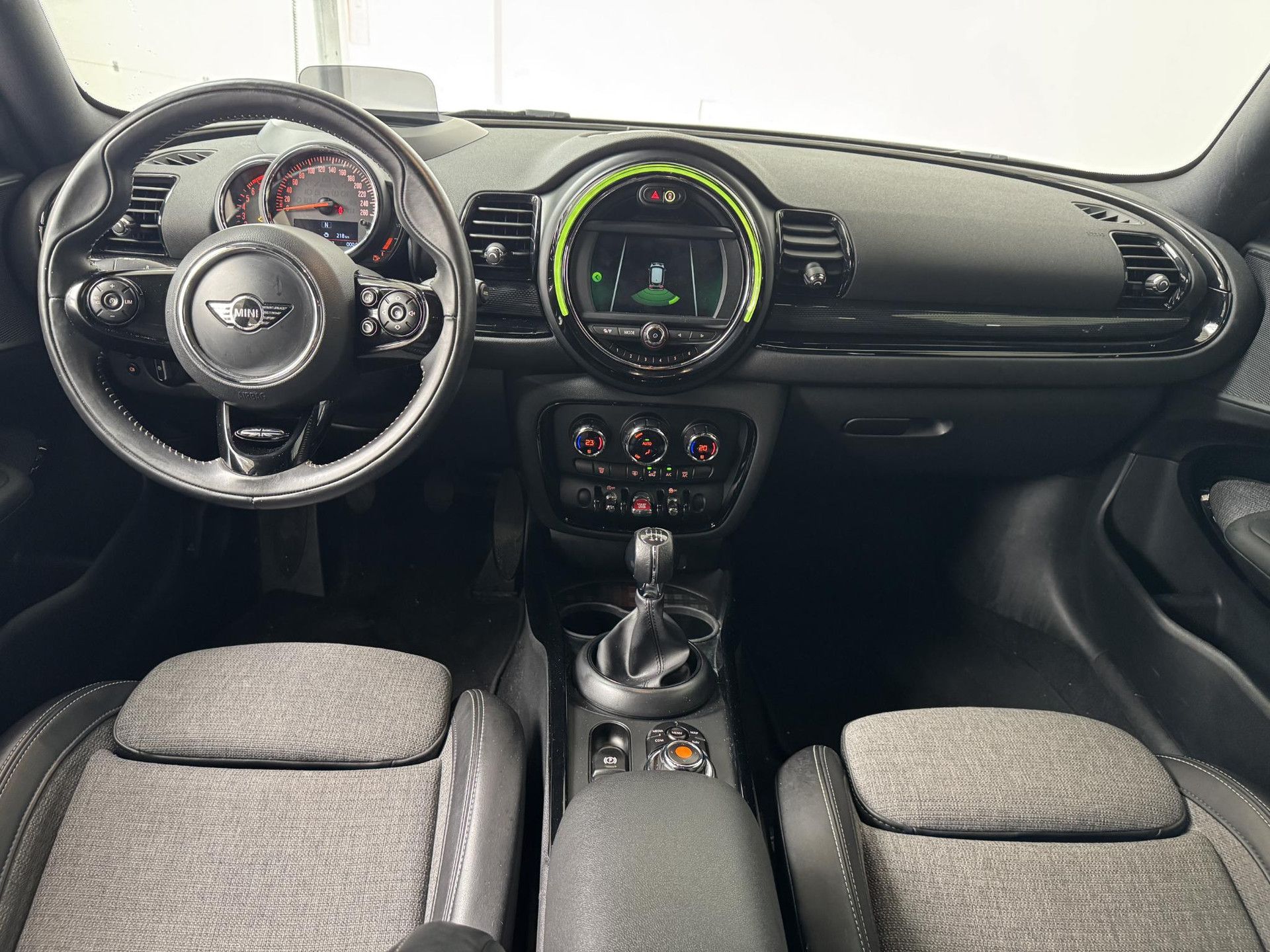 MINI Clubman met kenteken TS-436-Z – interieur
