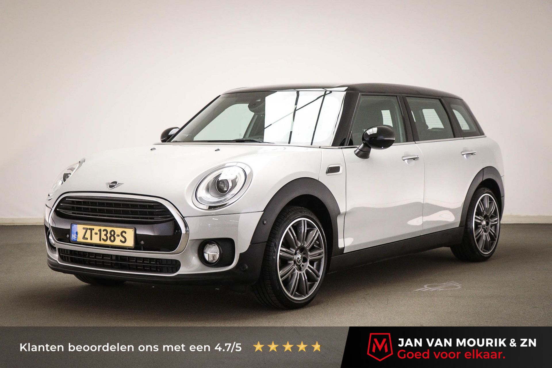 MINI Clubman met kenteken ZT-138-S – vooraanzicht