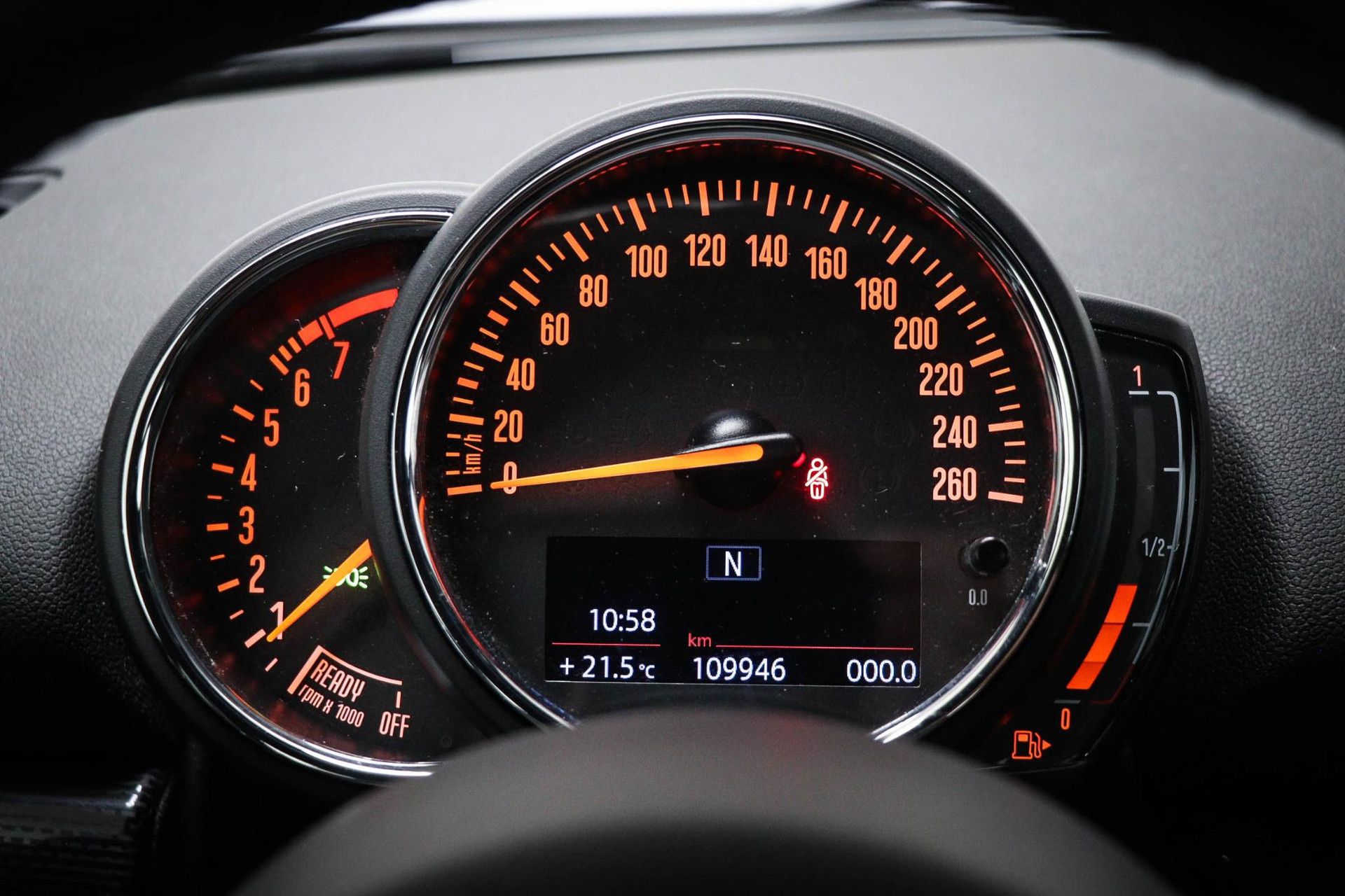 MINI Clubman met kenteken ZT-138-S – detailfoto