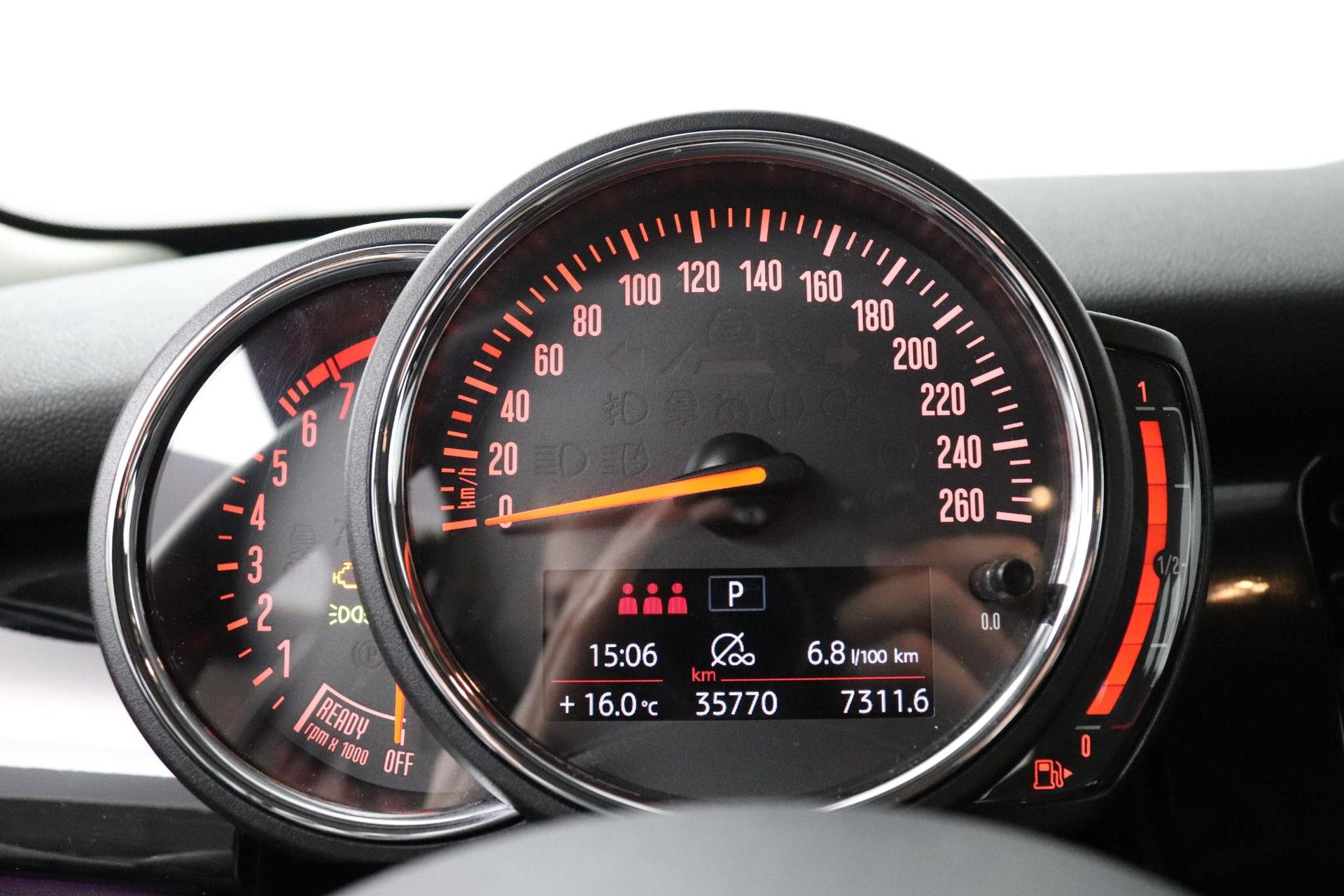 MINI Cooper met kenteken S-080-FR – dashboard