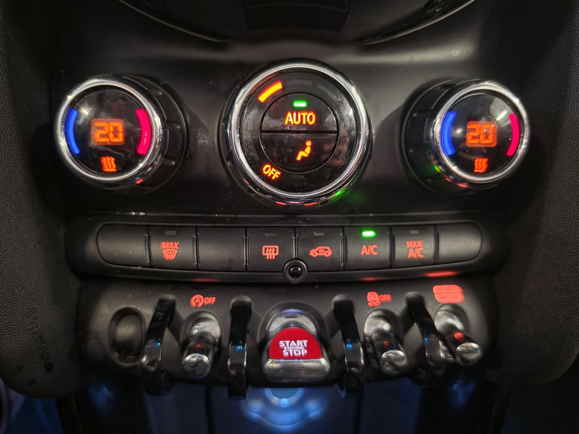 MINI Cooper met kenteken T-661-RF – interieur