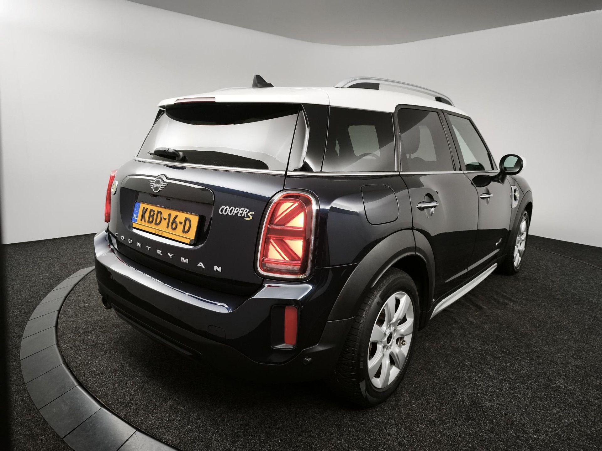 MINI Countryman met kenteken KBD-16-D – interieur