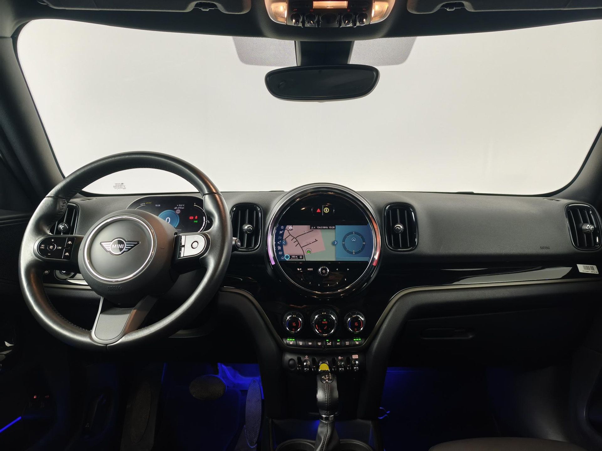 MINI Countryman met kenteken KBF-76-V – interieur