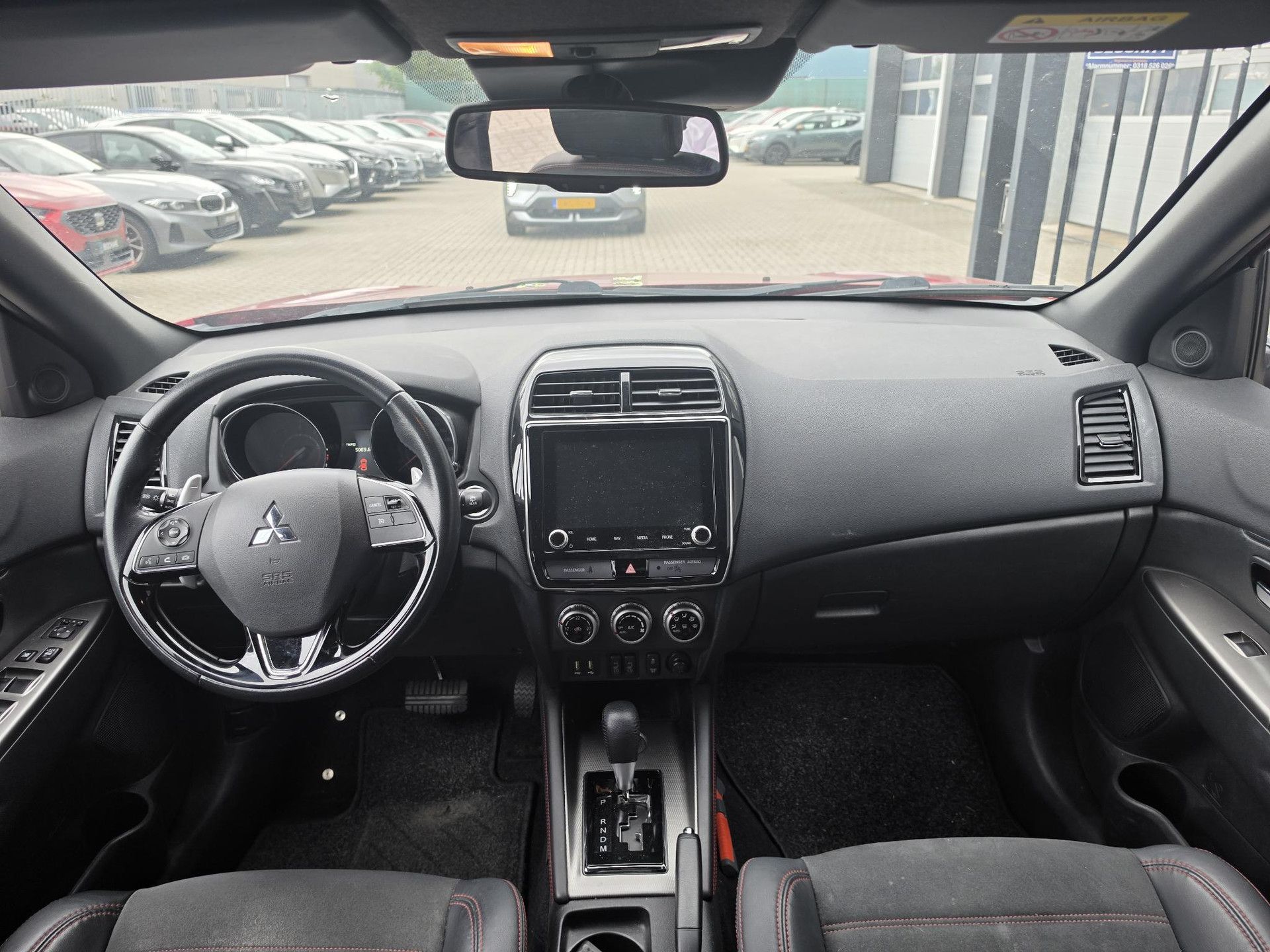 Mitsubishi ASX met kenteken J-689-NF – interieur