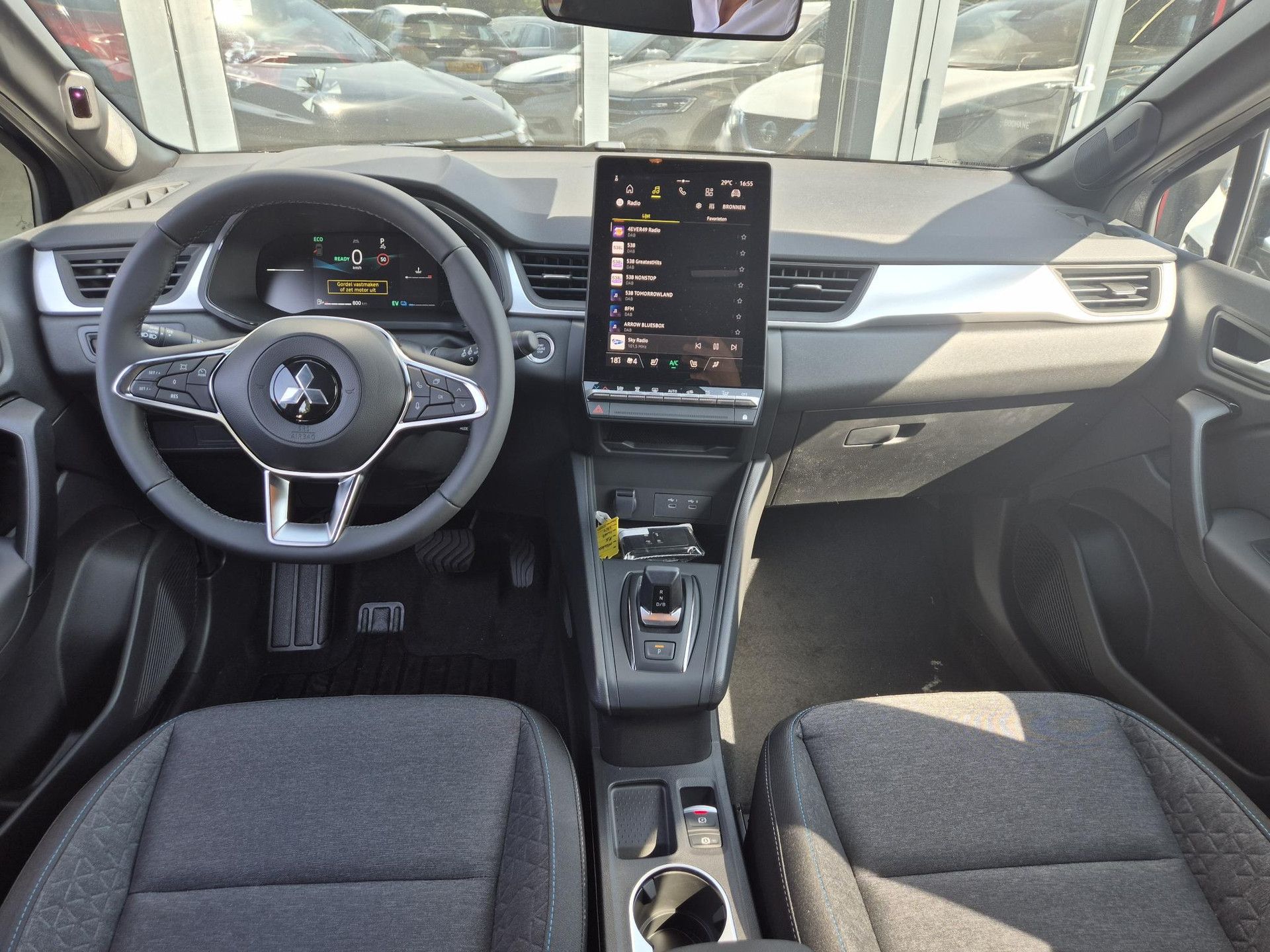 Mitsubishi ASX met kenteken KNV-30-R – interieur