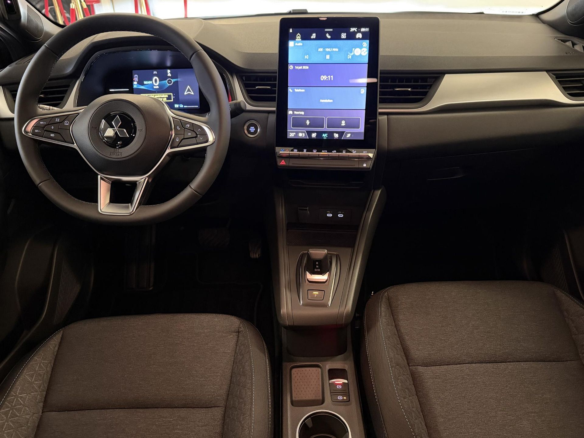 Mitsubishi ASX met kenteken KNV-31-R – interieur