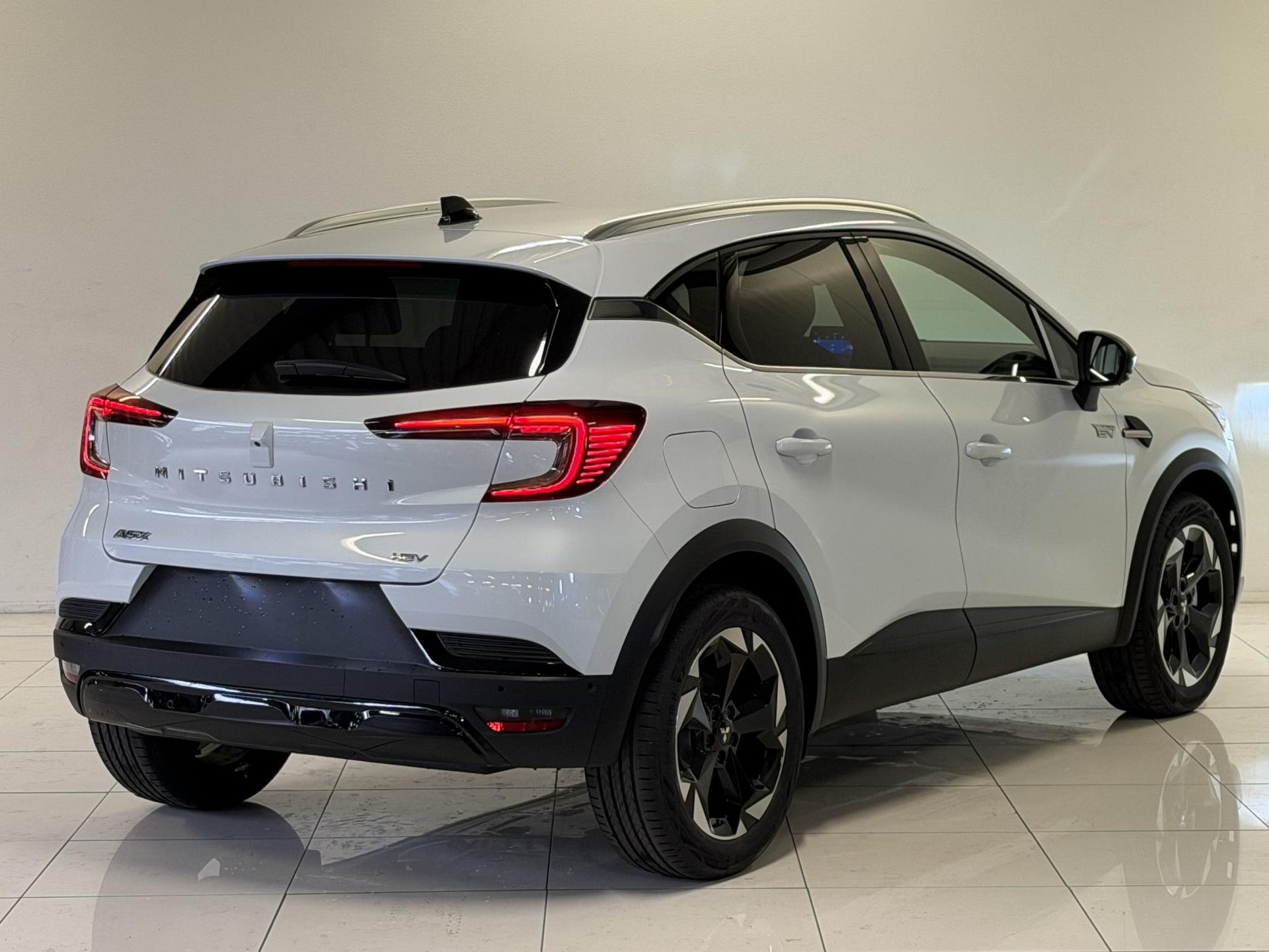 Mitsubishi ASX met kenteken KNV-32-R – achteraanzicht