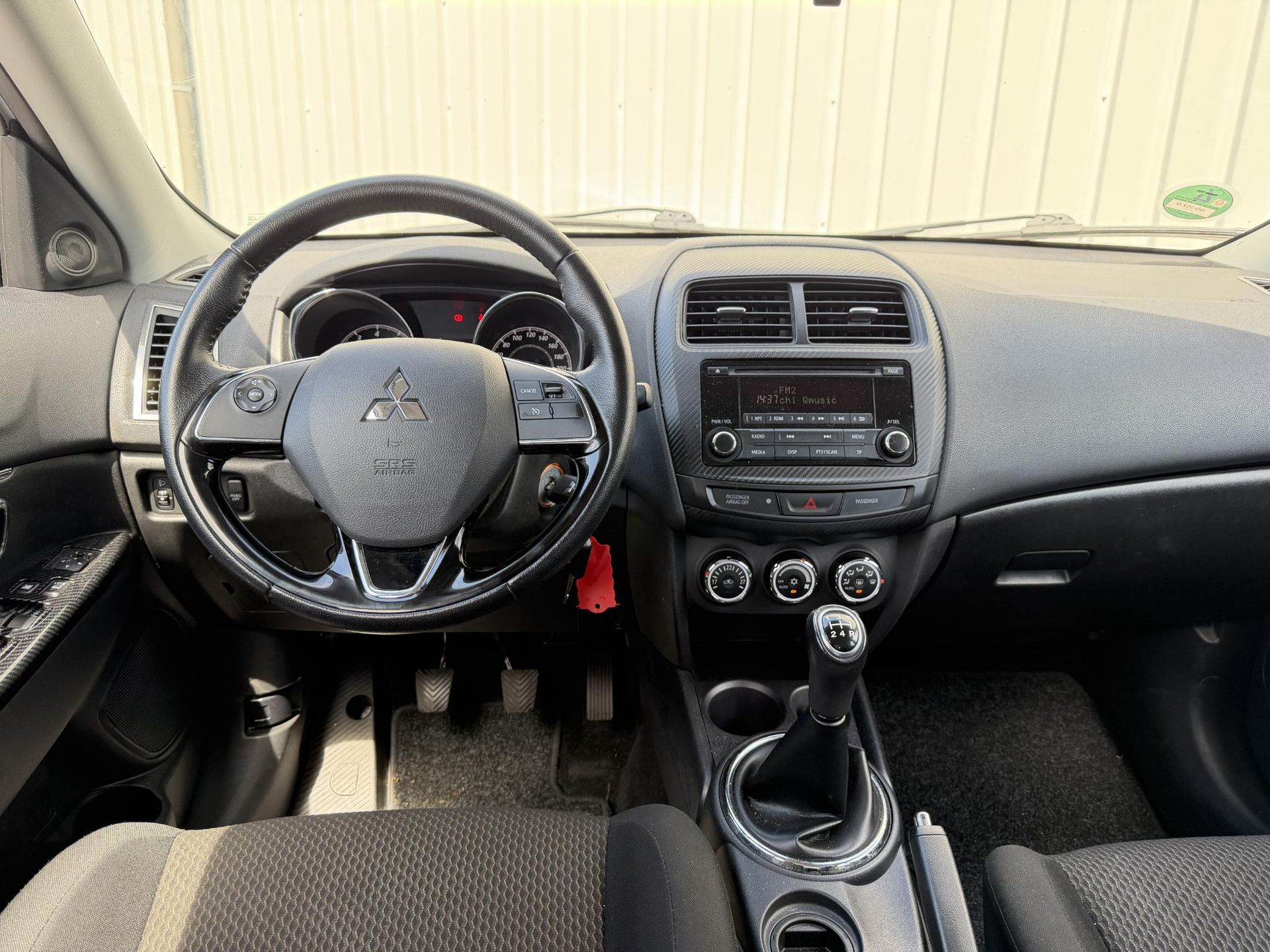 Mitsubishi ASX met kenteken ND-352-D – interieur