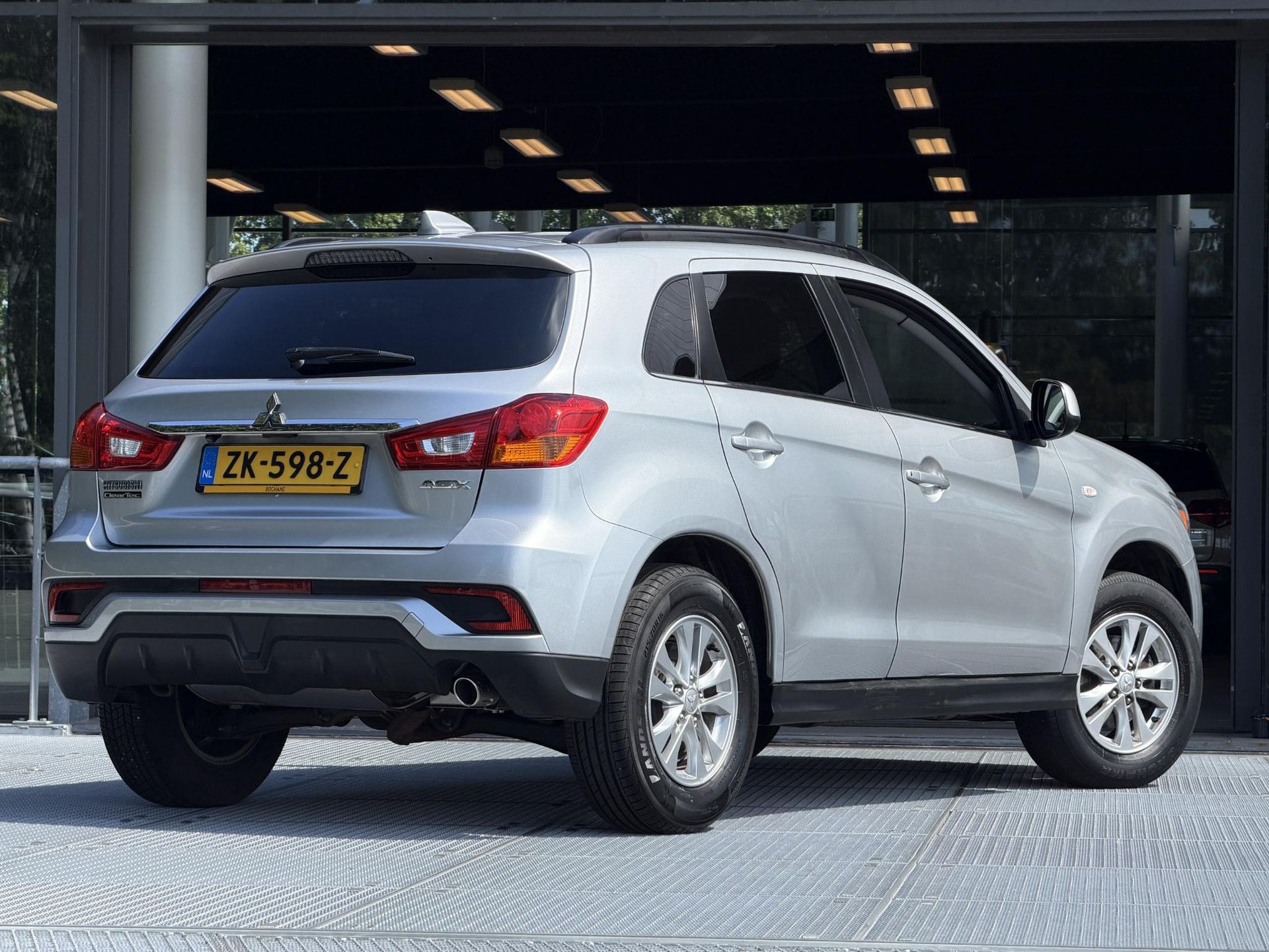 Mitsubishi ASX met kenteken ZK-598-Z – achteraanzicht