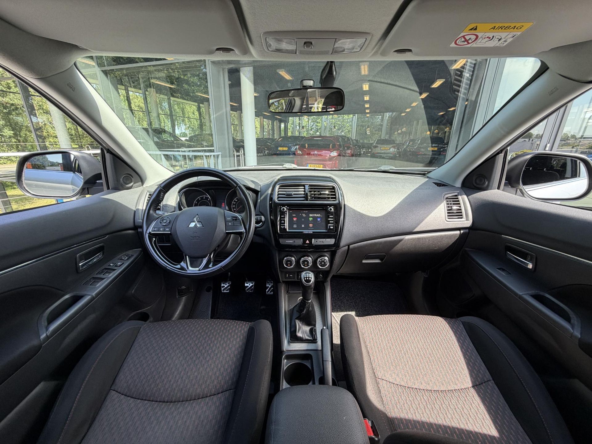 Mitsubishi ASX met kenteken ZK-598-Z – interieur