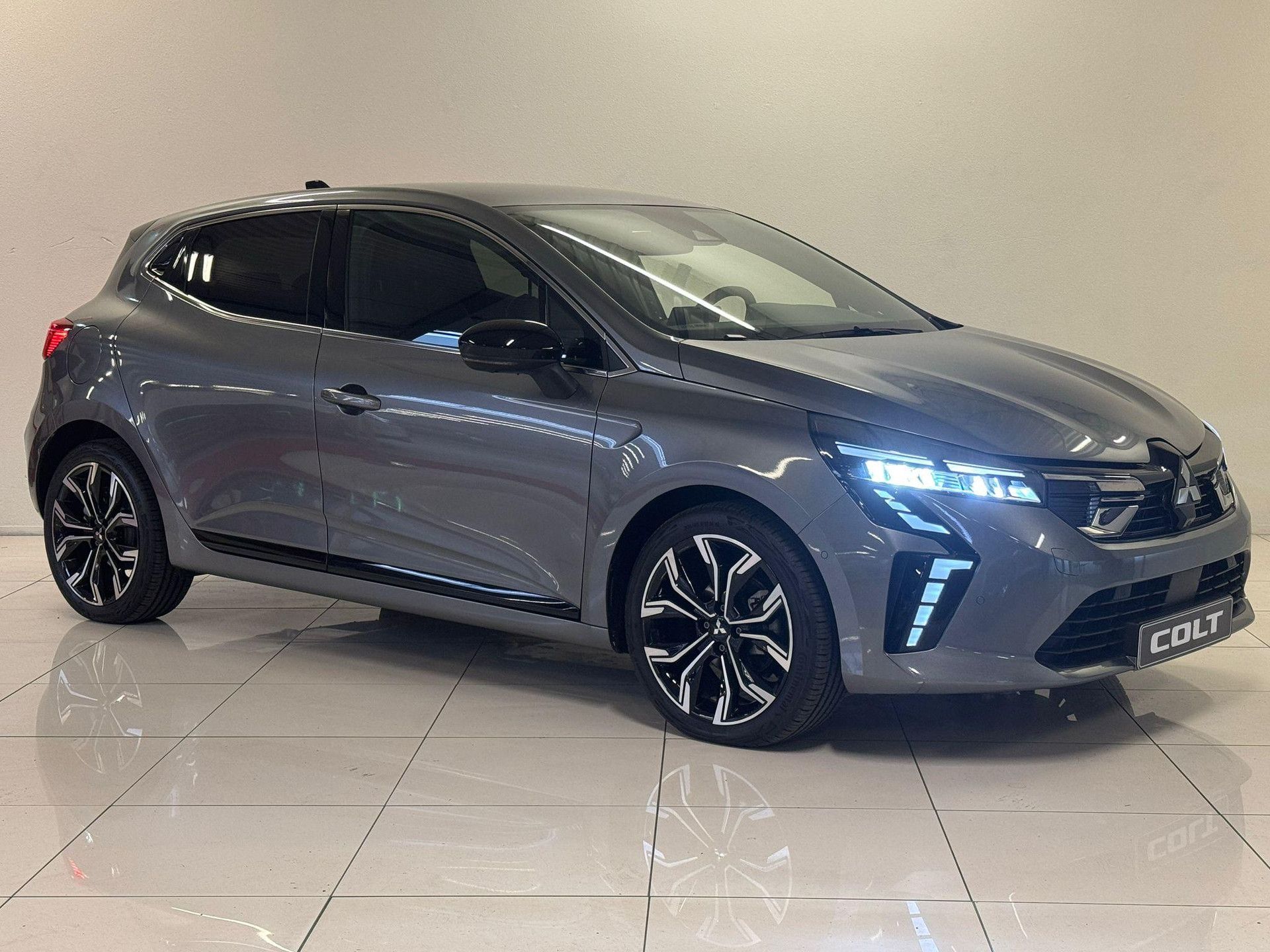 Mitsubishi Colt met kenteken HBF-82-T – detailfoto