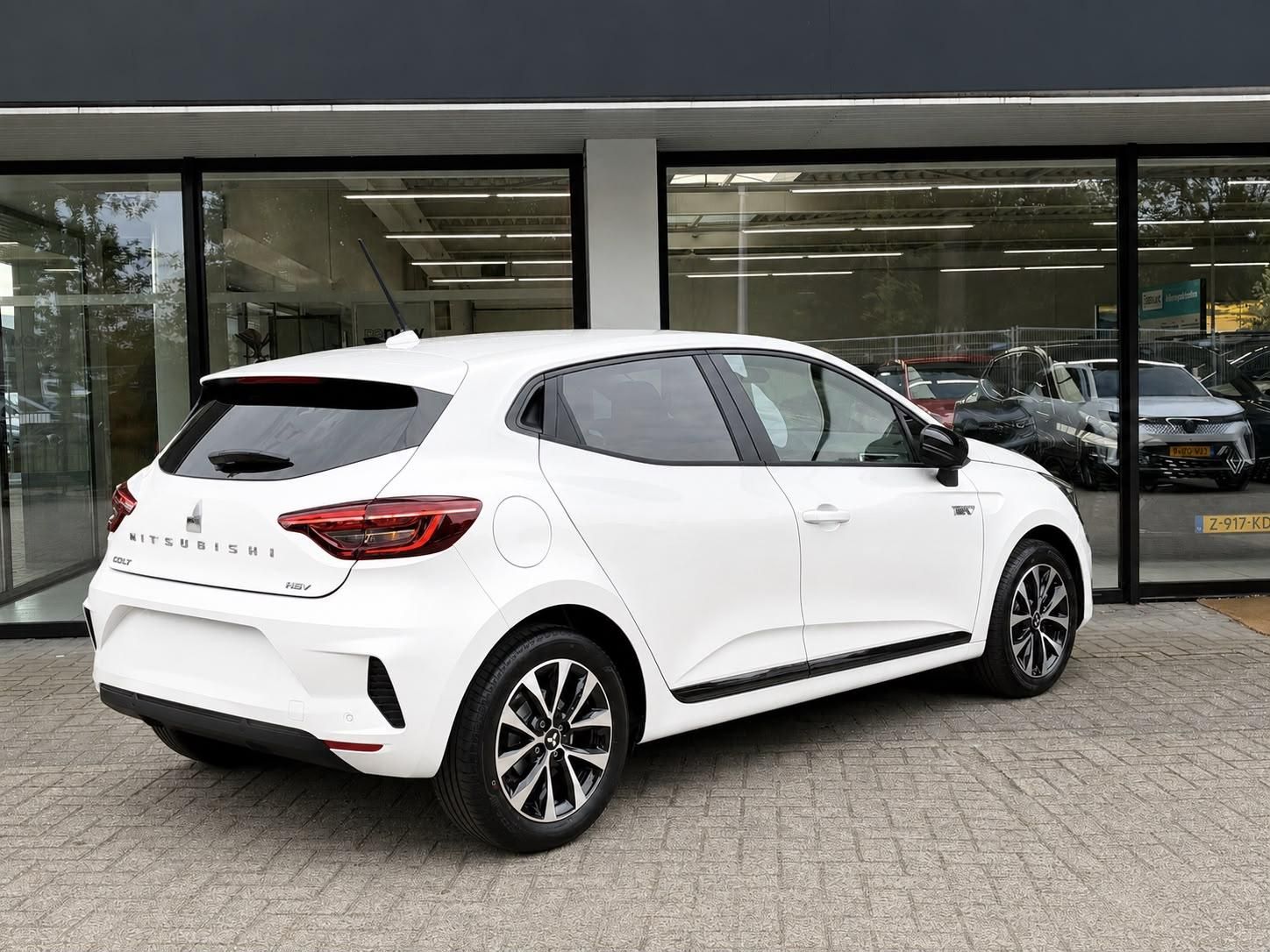 Mitsubishi Colt met kenteken KKF-80-V – interieur