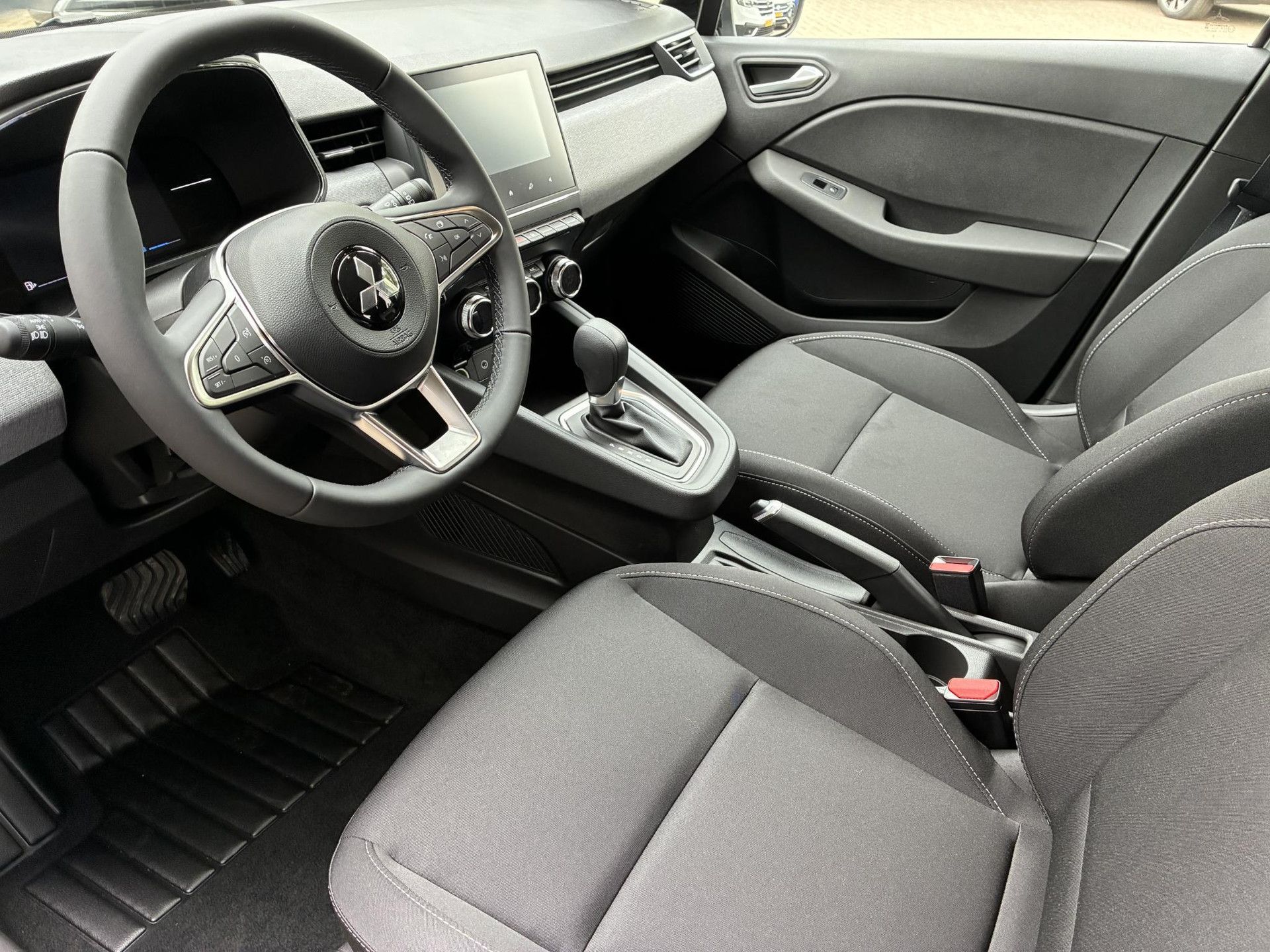 Mitsubishi Colt met kenteken KKF-80-V – detailfoto