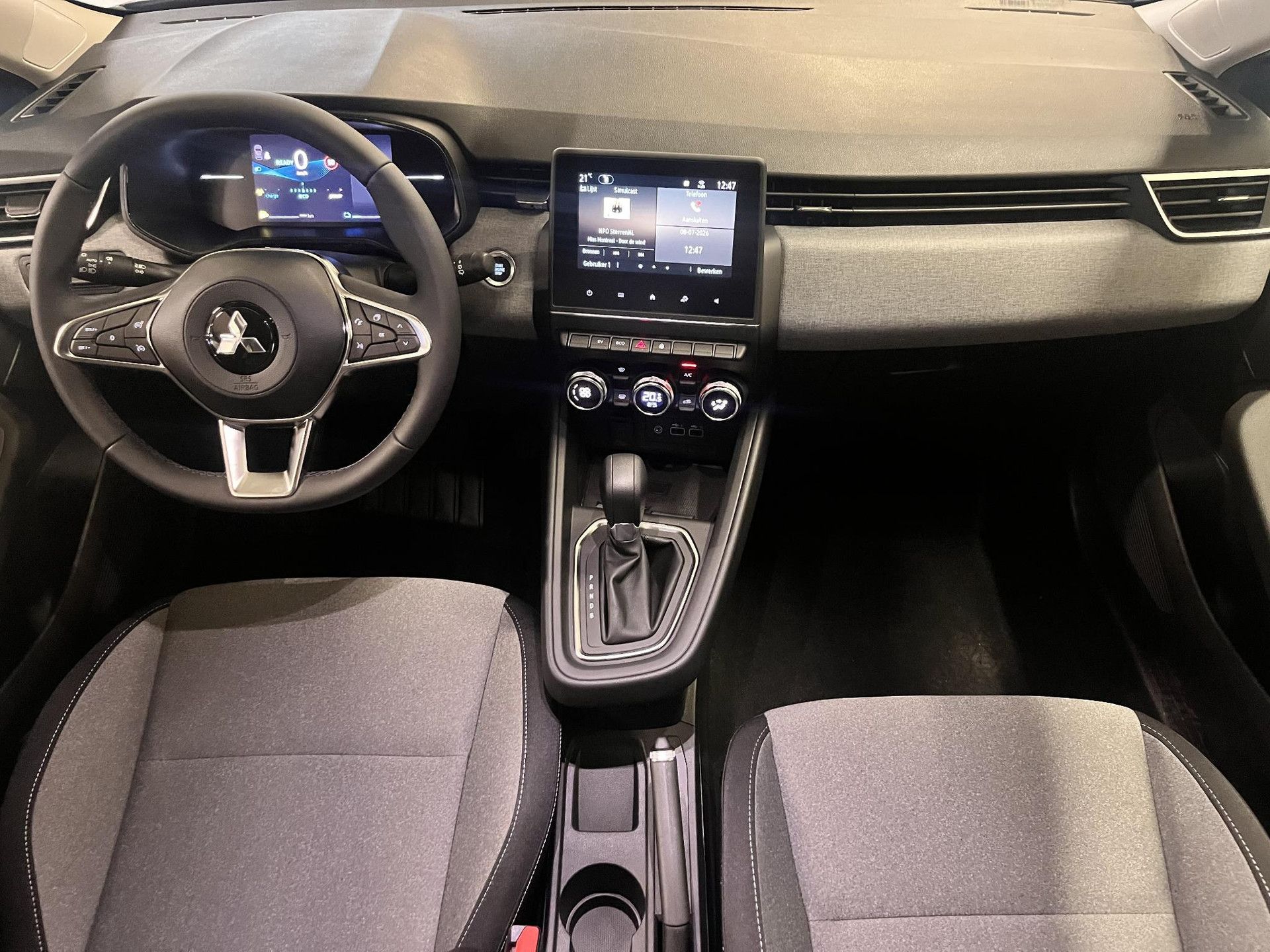 Mitsubishi Colt met kenteken KKF-81-V – interieur