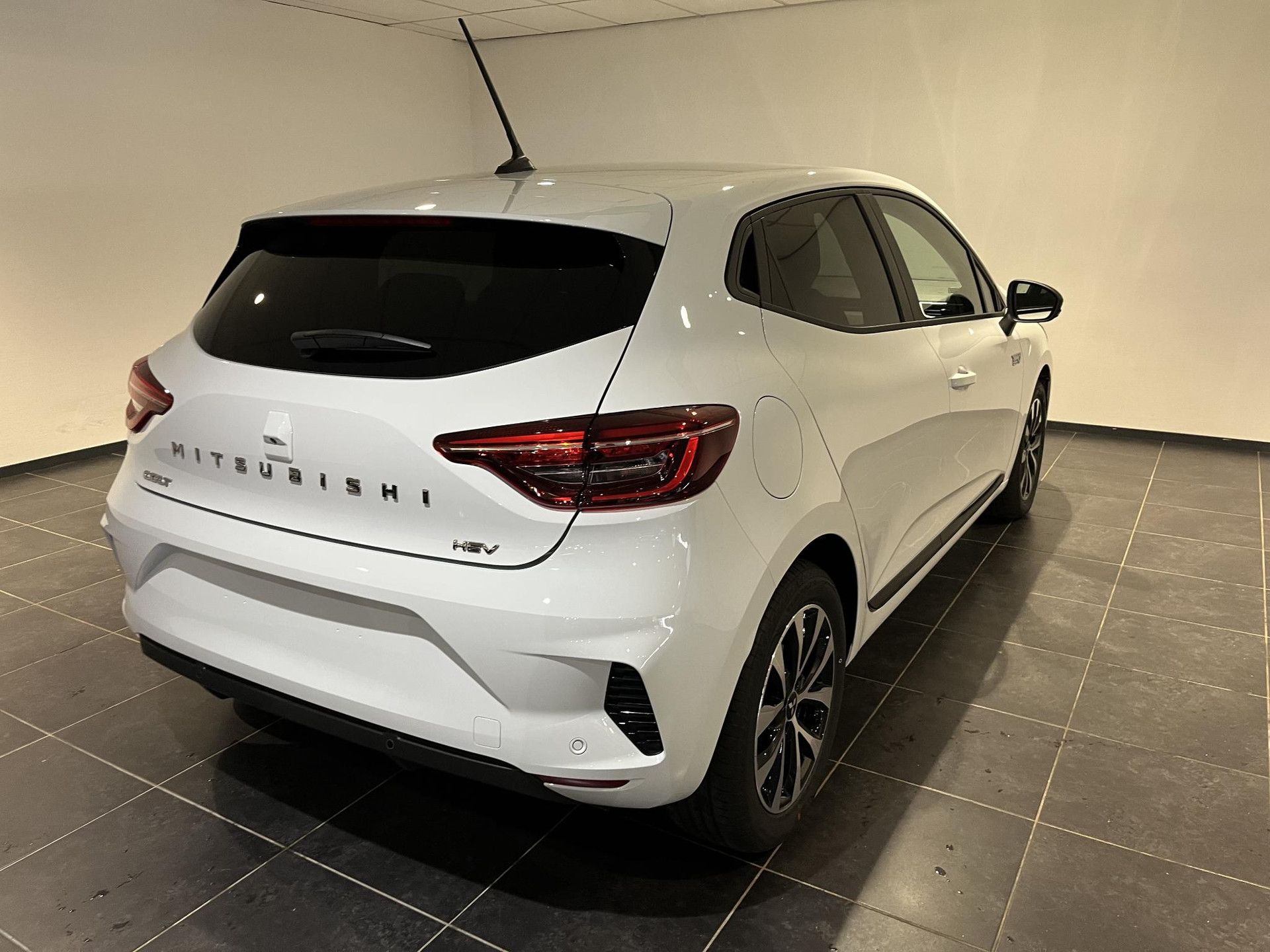 Mitsubishi Colt met kenteken KKF-84-V – achteraanzicht