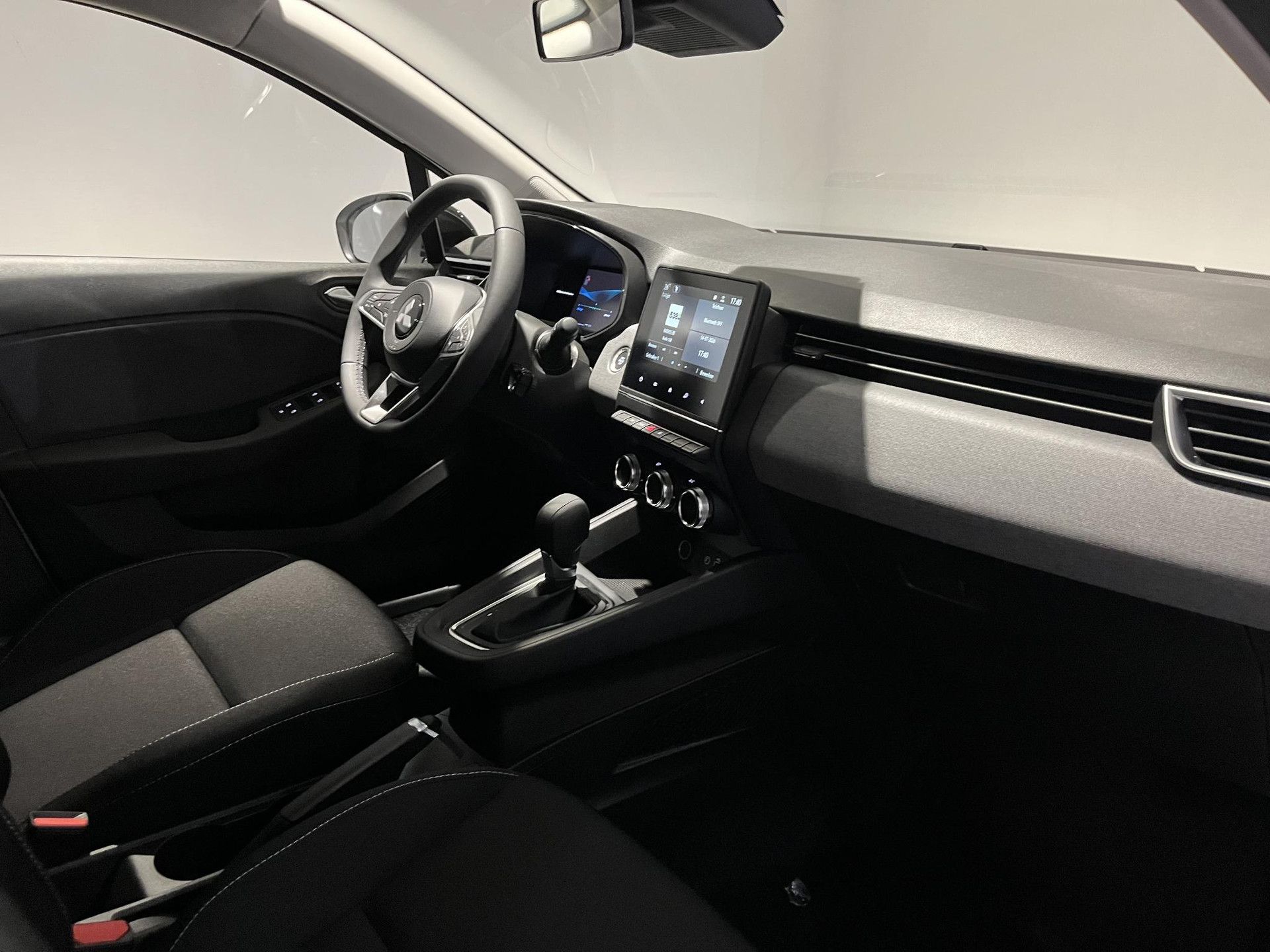 Mitsubishi Colt met kenteken KKF-84-V – interieur