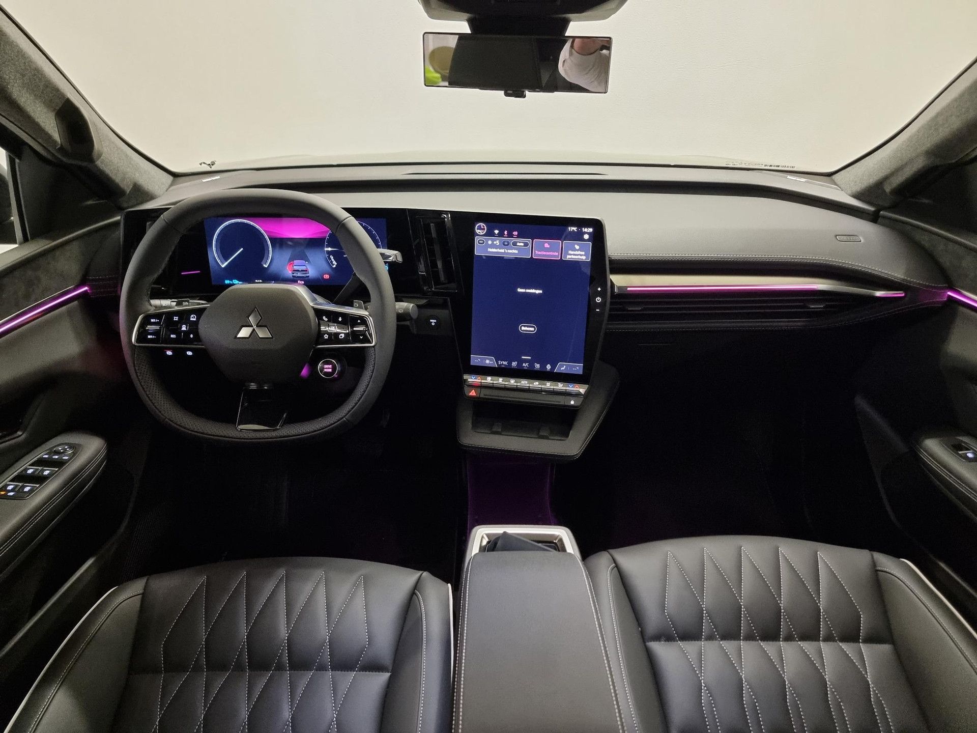 Mitsubishi EclipseCross met kenteken JNS-92-N – interieur