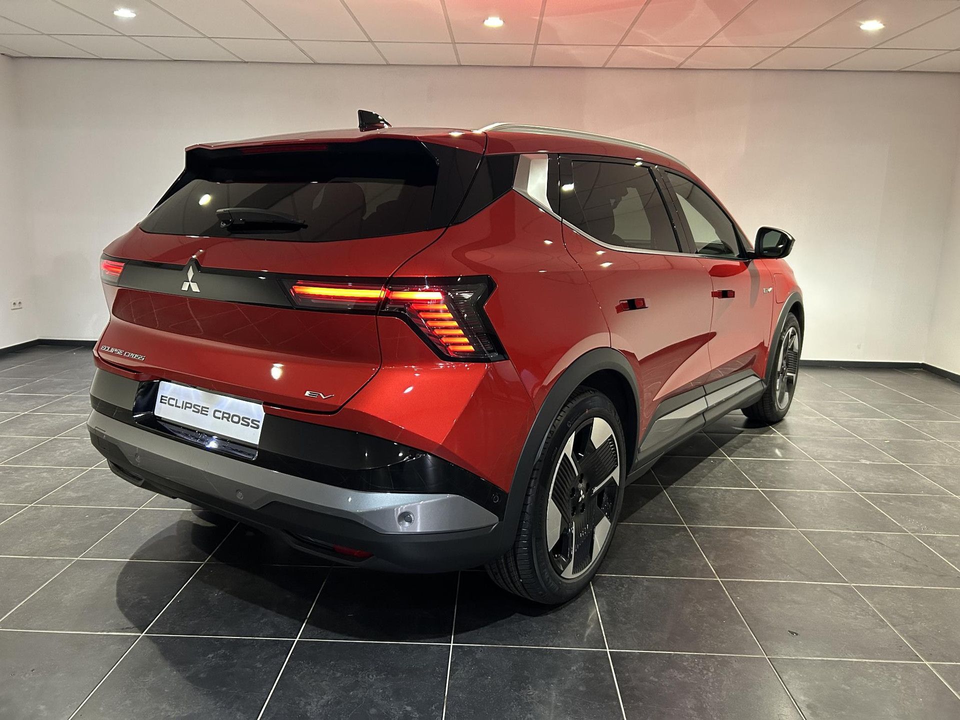 Mitsubishi EclipseCross met kenteken KNV-48-R – achteraanzicht