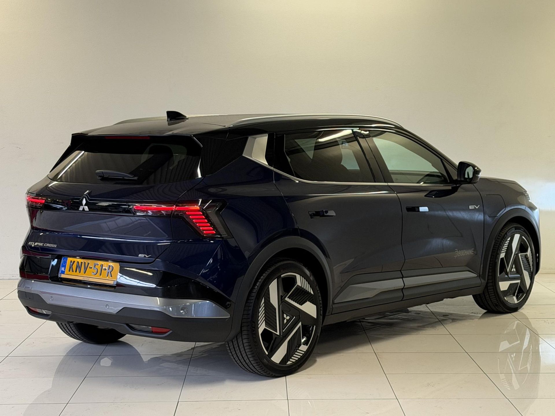 Mitsubishi EclipseCross met kenteken KNV-51-R – achteraanzicht
