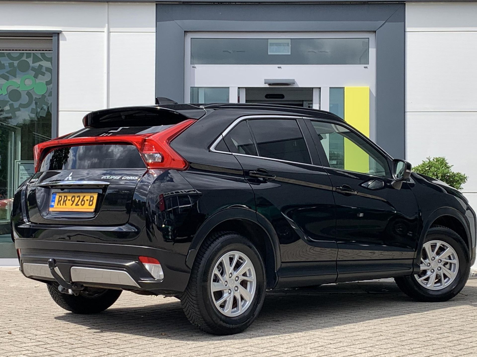 Mitsubishi EclipseCross met kenteken RR-926-B – achteraanzicht