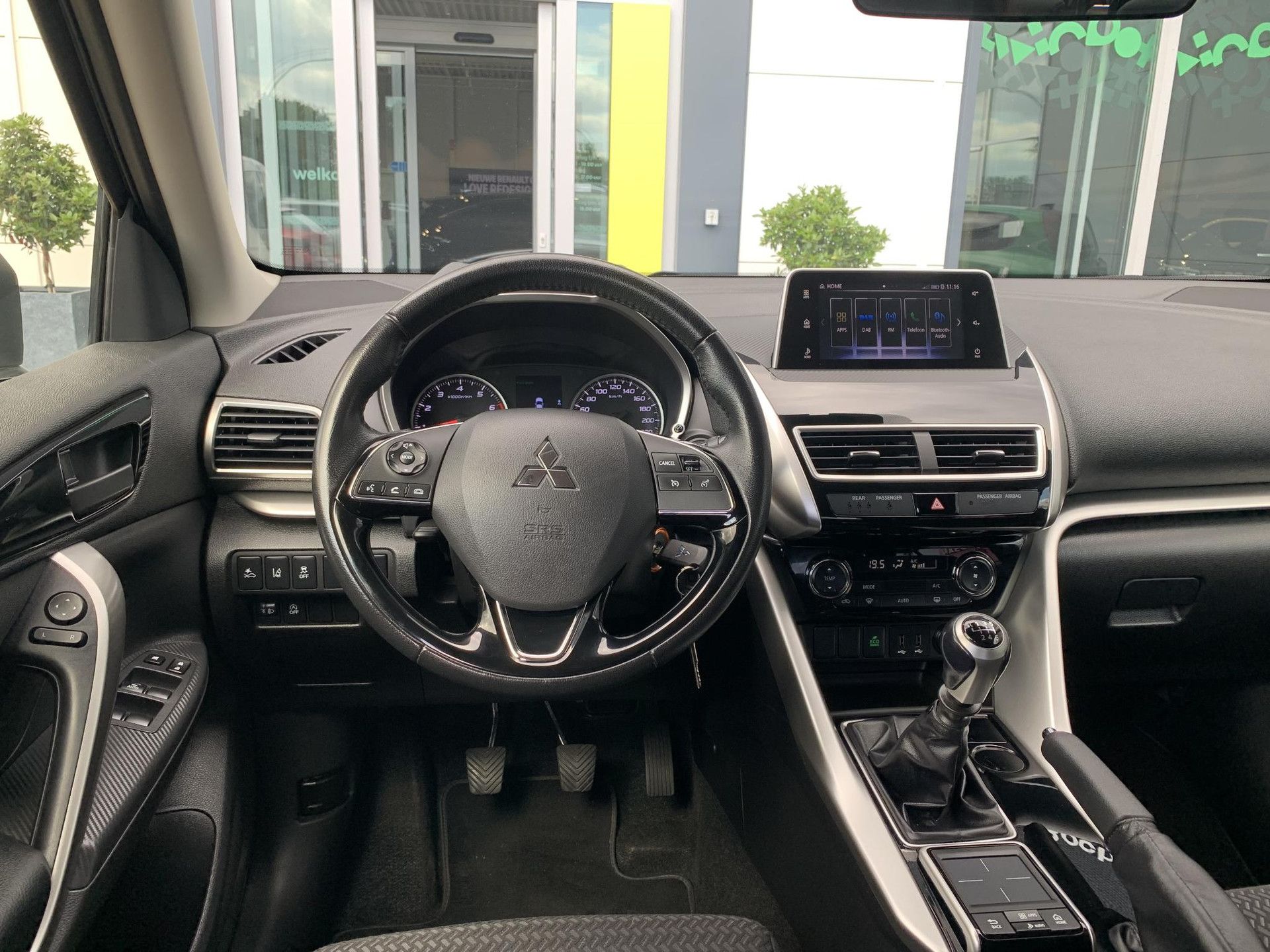 Mitsubishi EclipseCross met kenteken RR-926-B – interieur