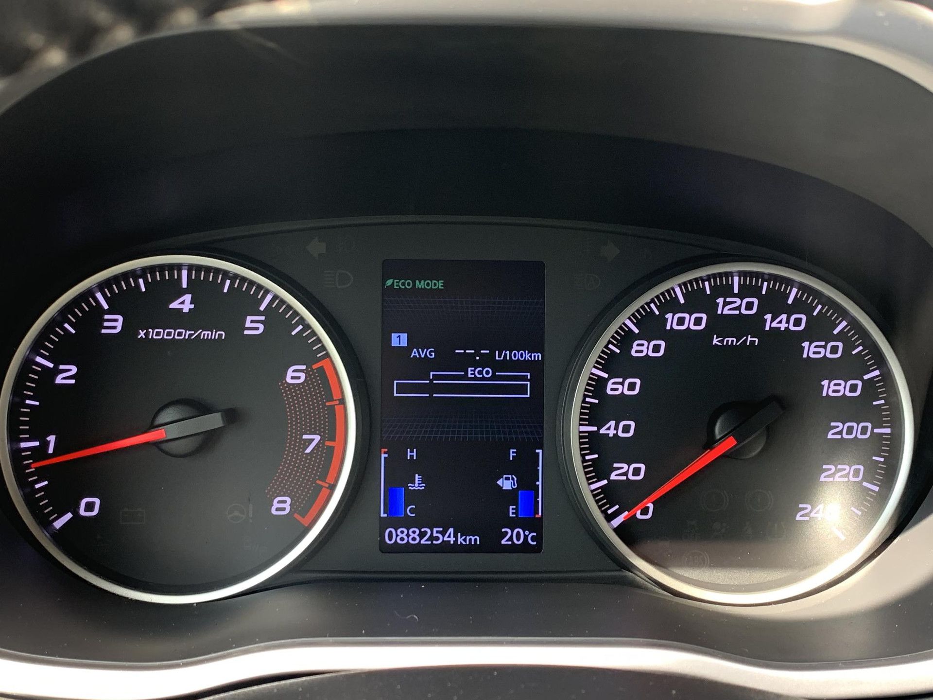 Mitsubishi EclipseCross met kenteken RR-926-B – dashboard