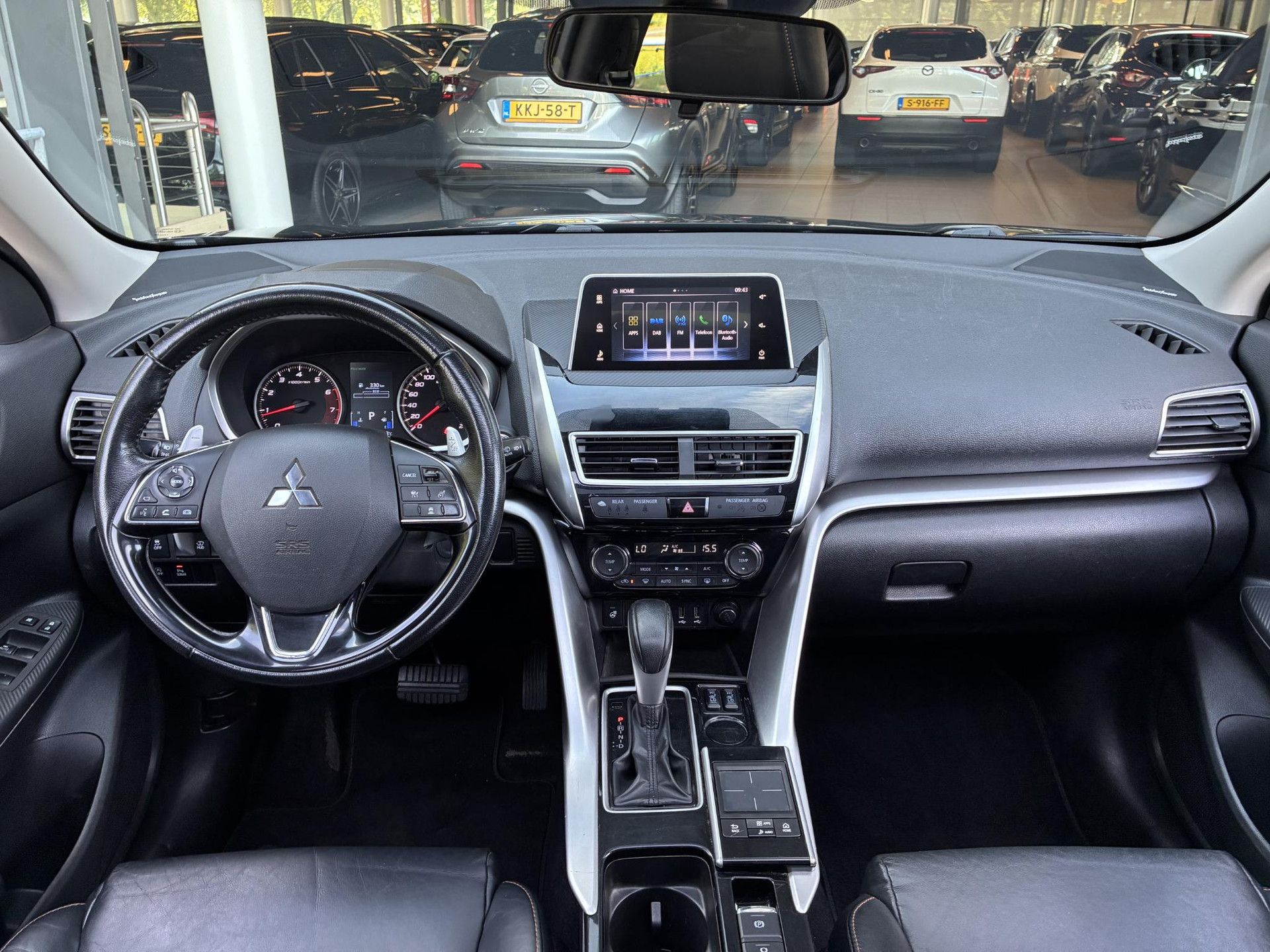 Mitsubishi EclipseCross met kenteken TB-325-T – interieur