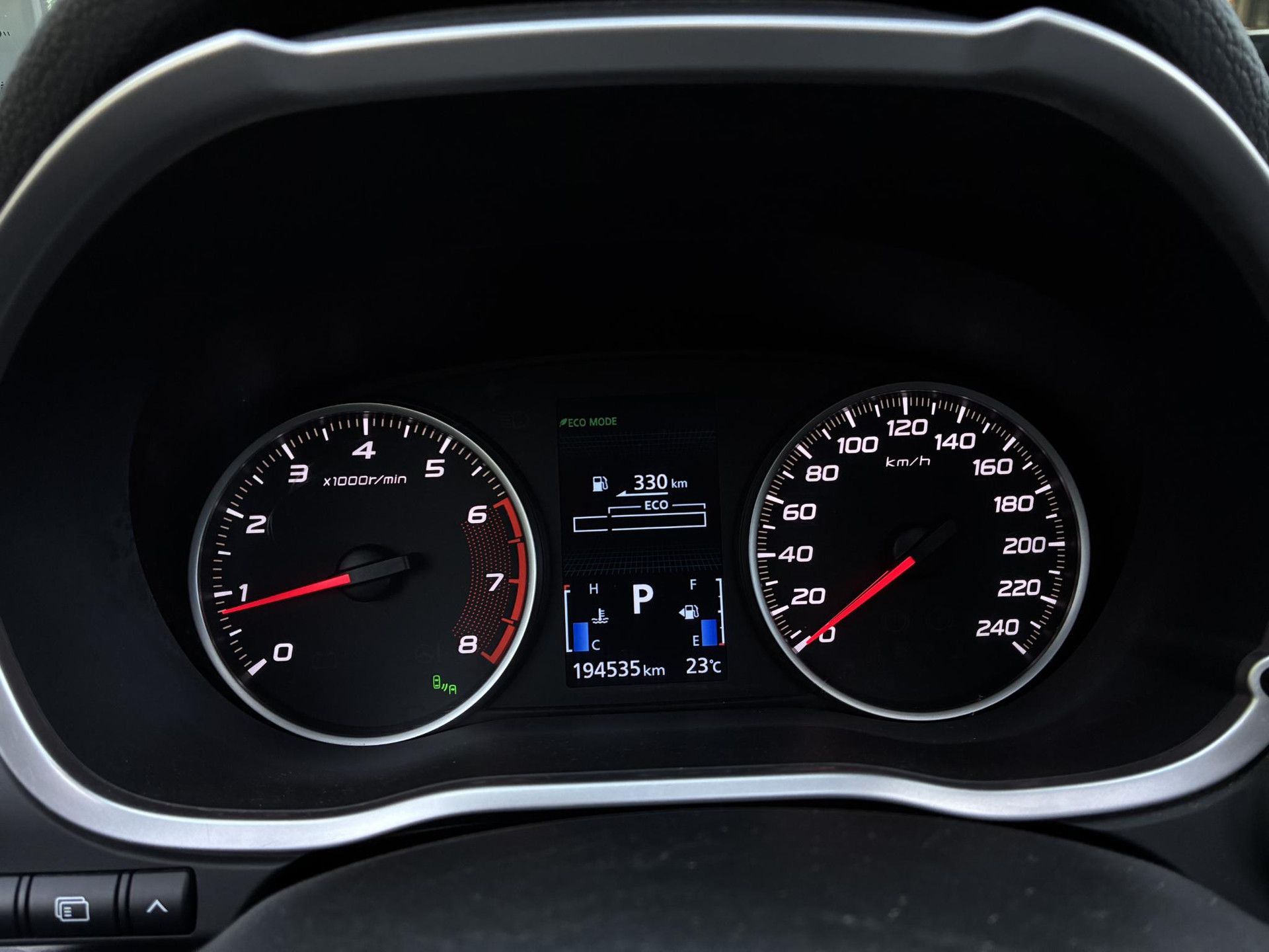 Mitsubishi EclipseCross met kenteken TB-325-T – dashboard