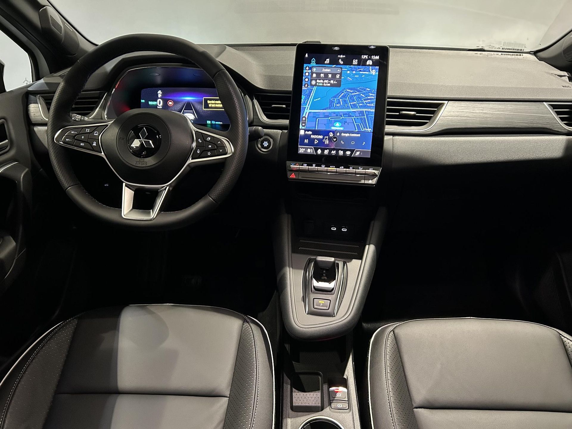 Mitsubishi Grandis met kenteken JNP-54-F – interieur