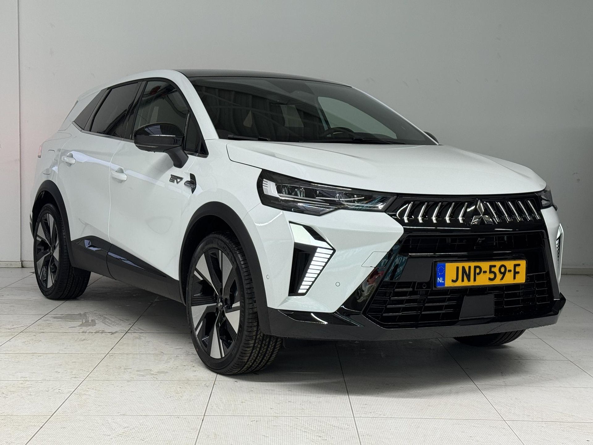 Mitsubishi Grandis met kenteken JNP-59-F – detailfoto