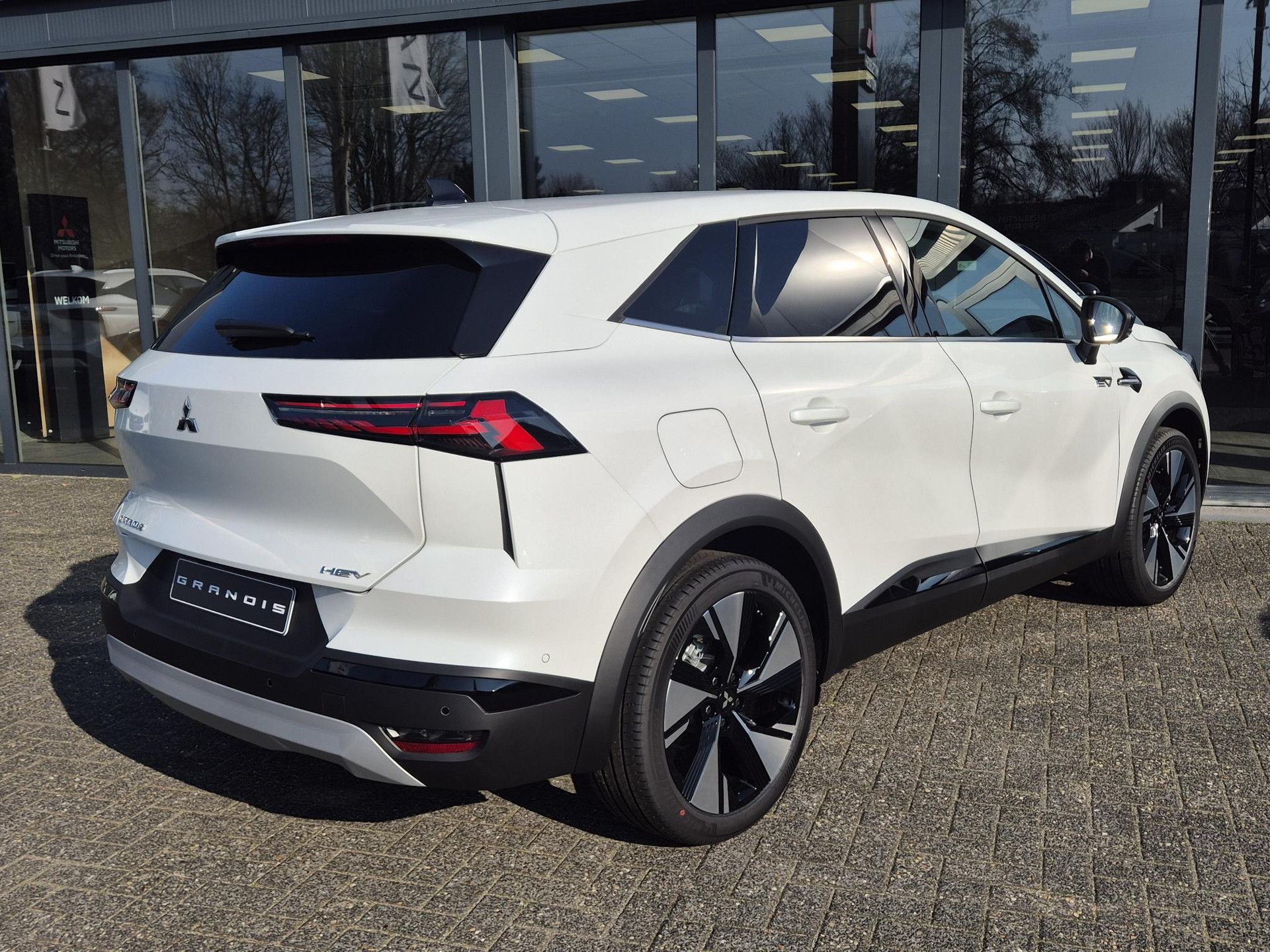 Mitsubishi Grandis met kenteken KDV-01-S – achteraanzicht