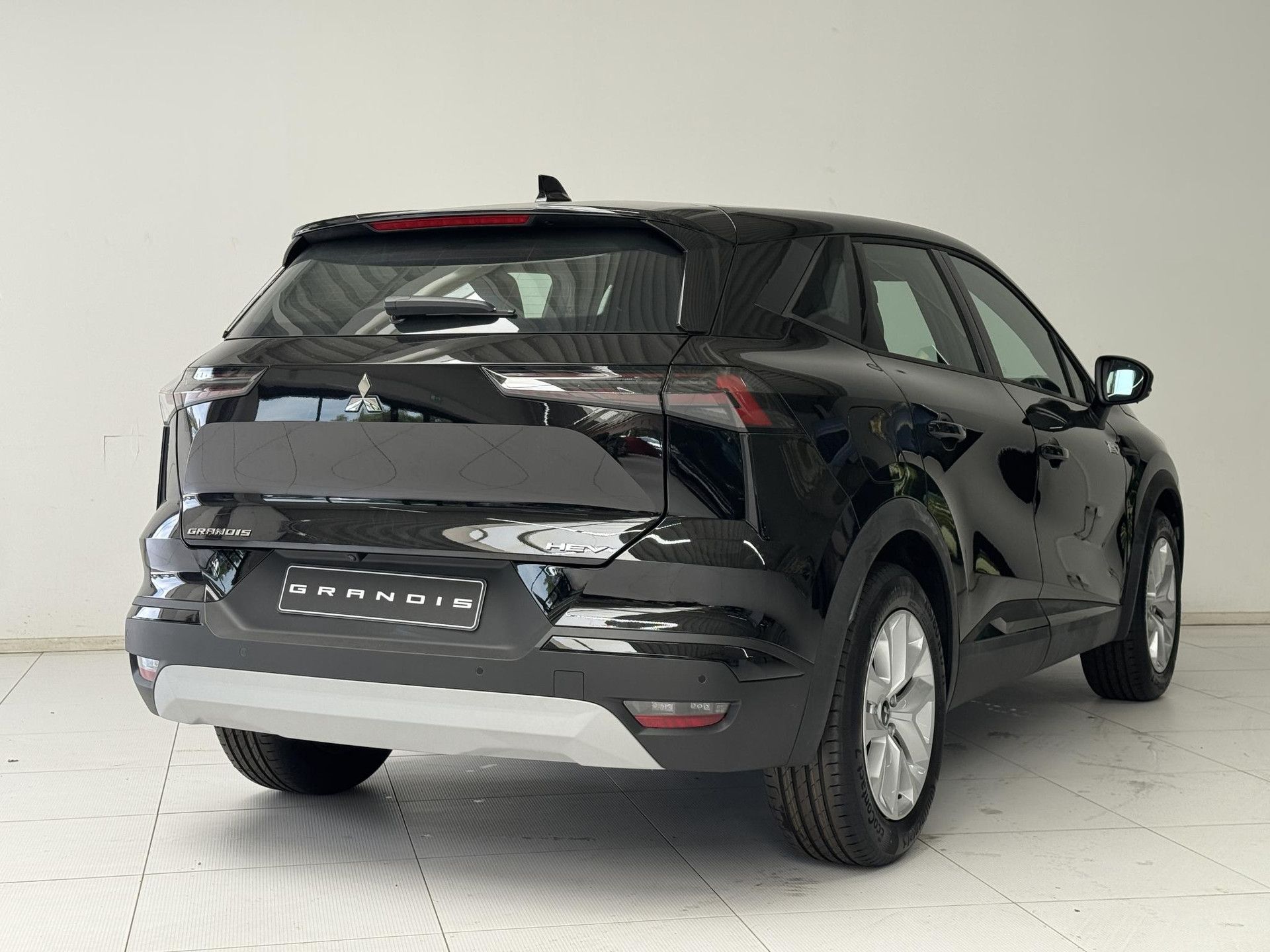Mitsubishi Grandis met kenteken KDZ-85-P – achteraanzicht