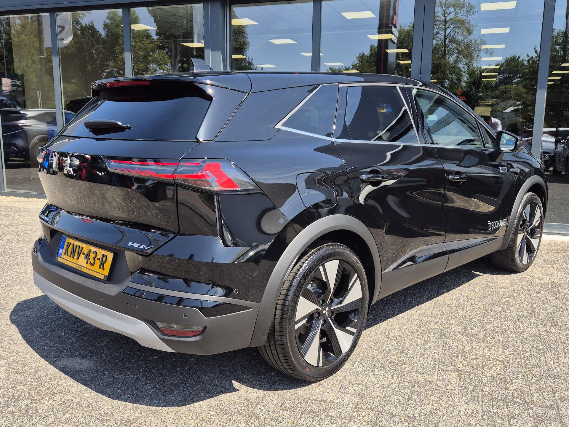 Mitsubishi Grandis met kenteken KNV-43-R – achteraanzicht