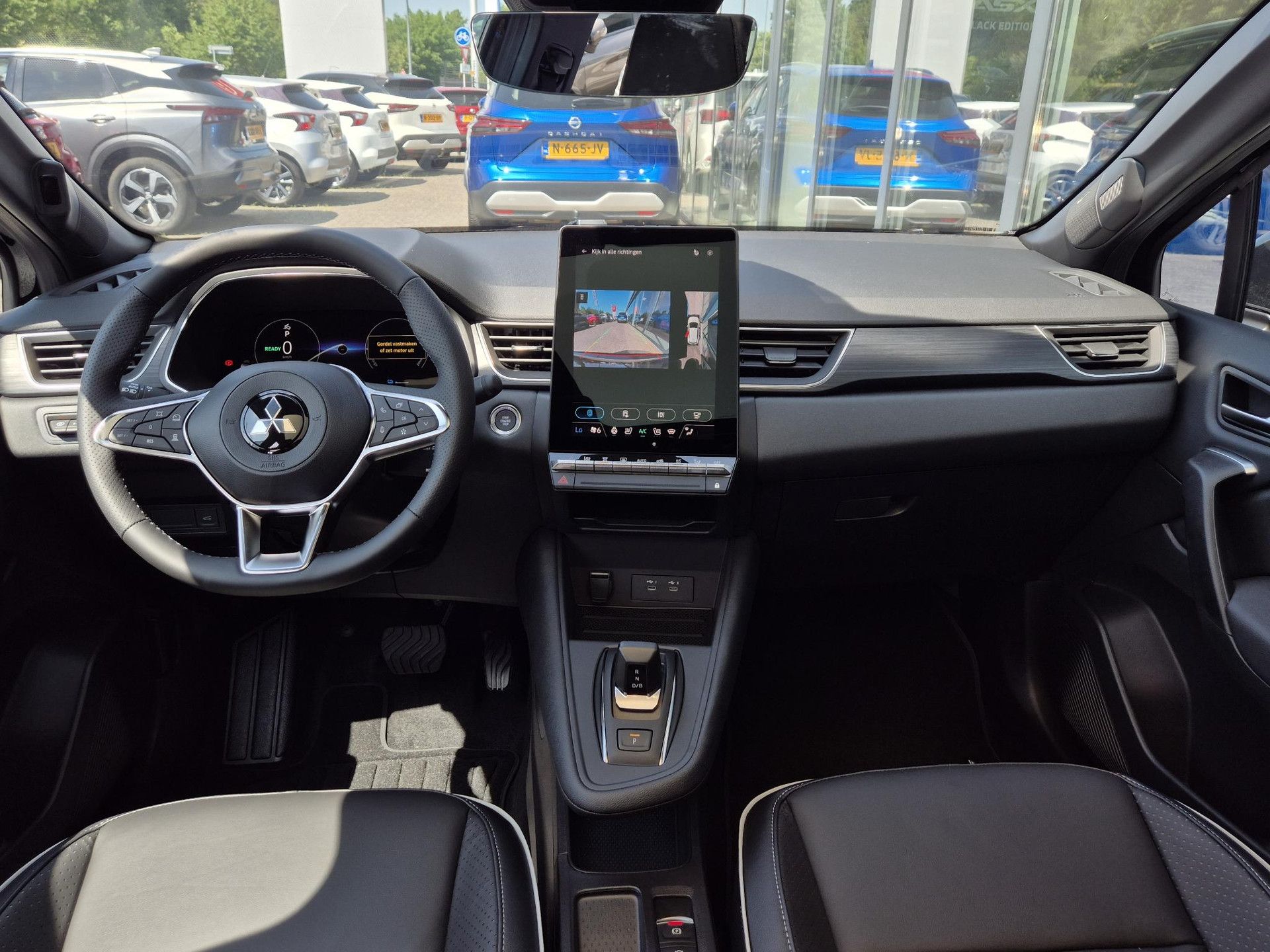 Mitsubishi Grandis met kenteken KNV-43-R – interieur