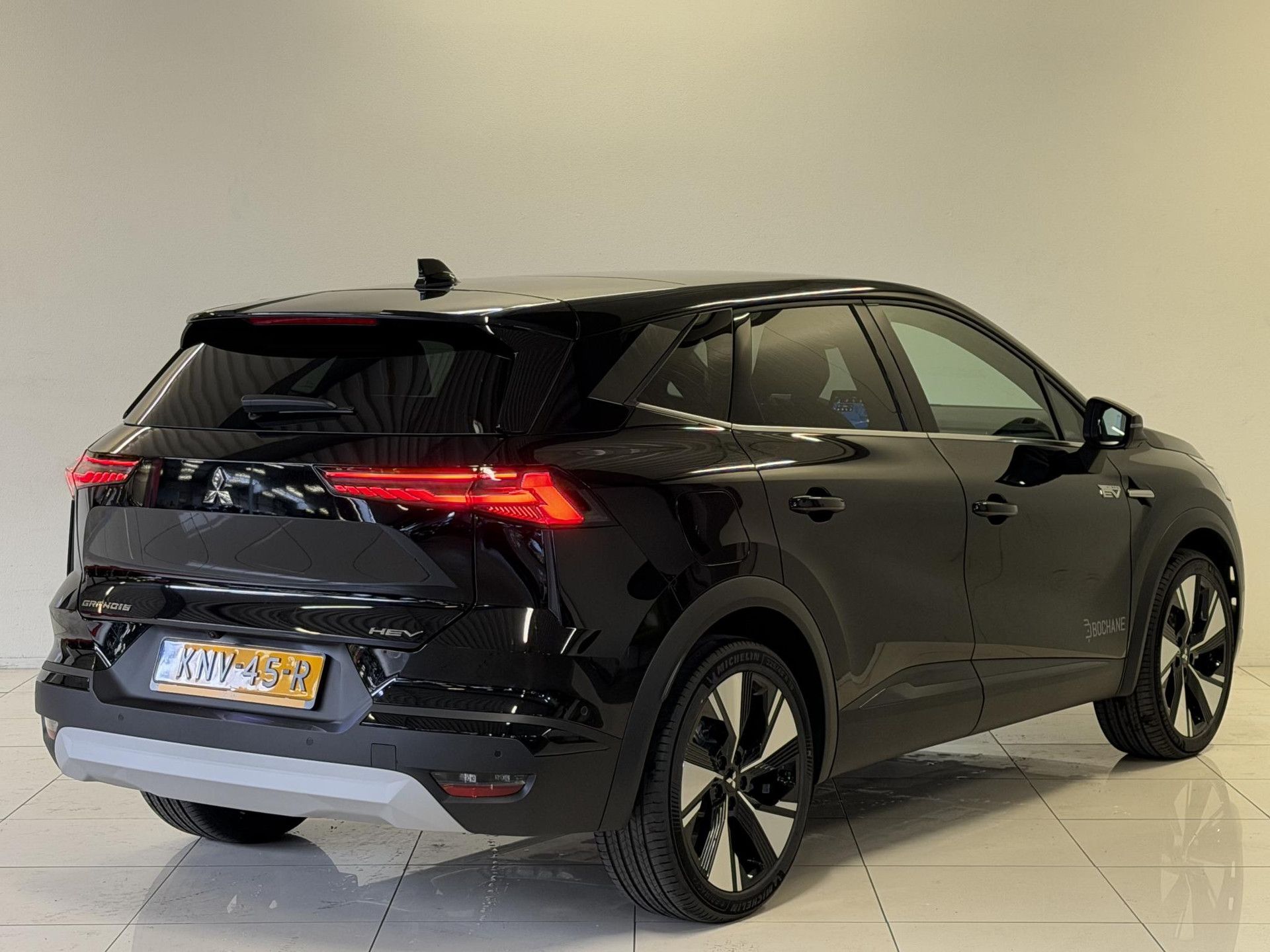 Mitsubishi Grandis met kenteken KNV-45-R – achteraanzicht
