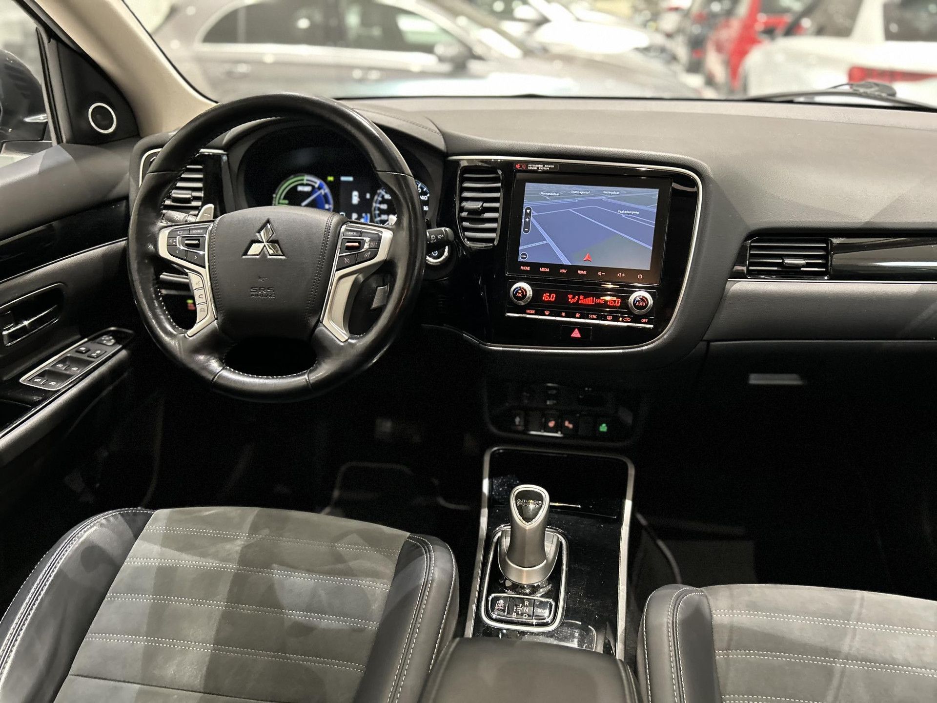 Mitsubishi Outlander met kenteken G-087-TH – interieur