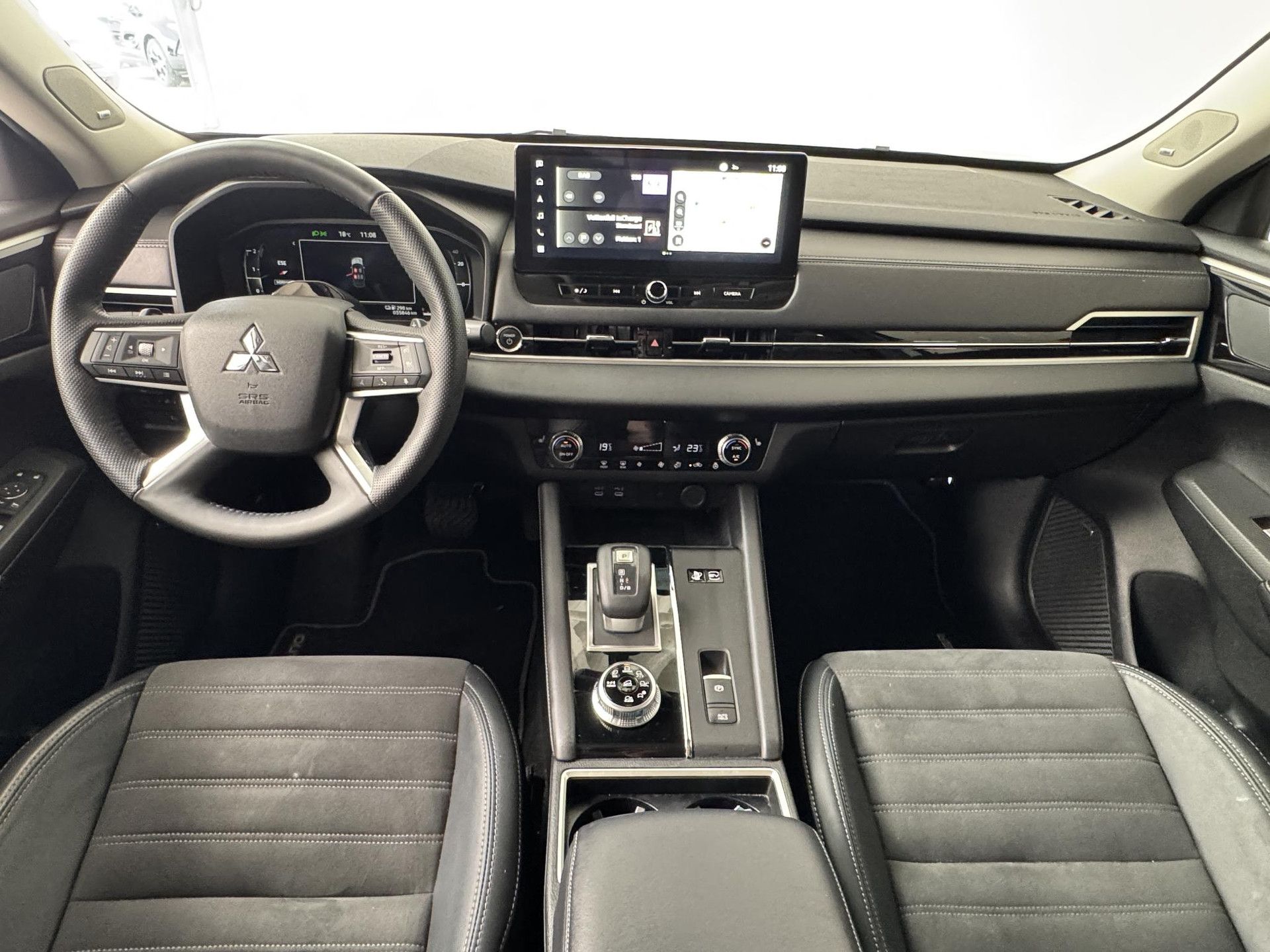 Mitsubishi Outlander met kenteken HHD-24-D – interieur